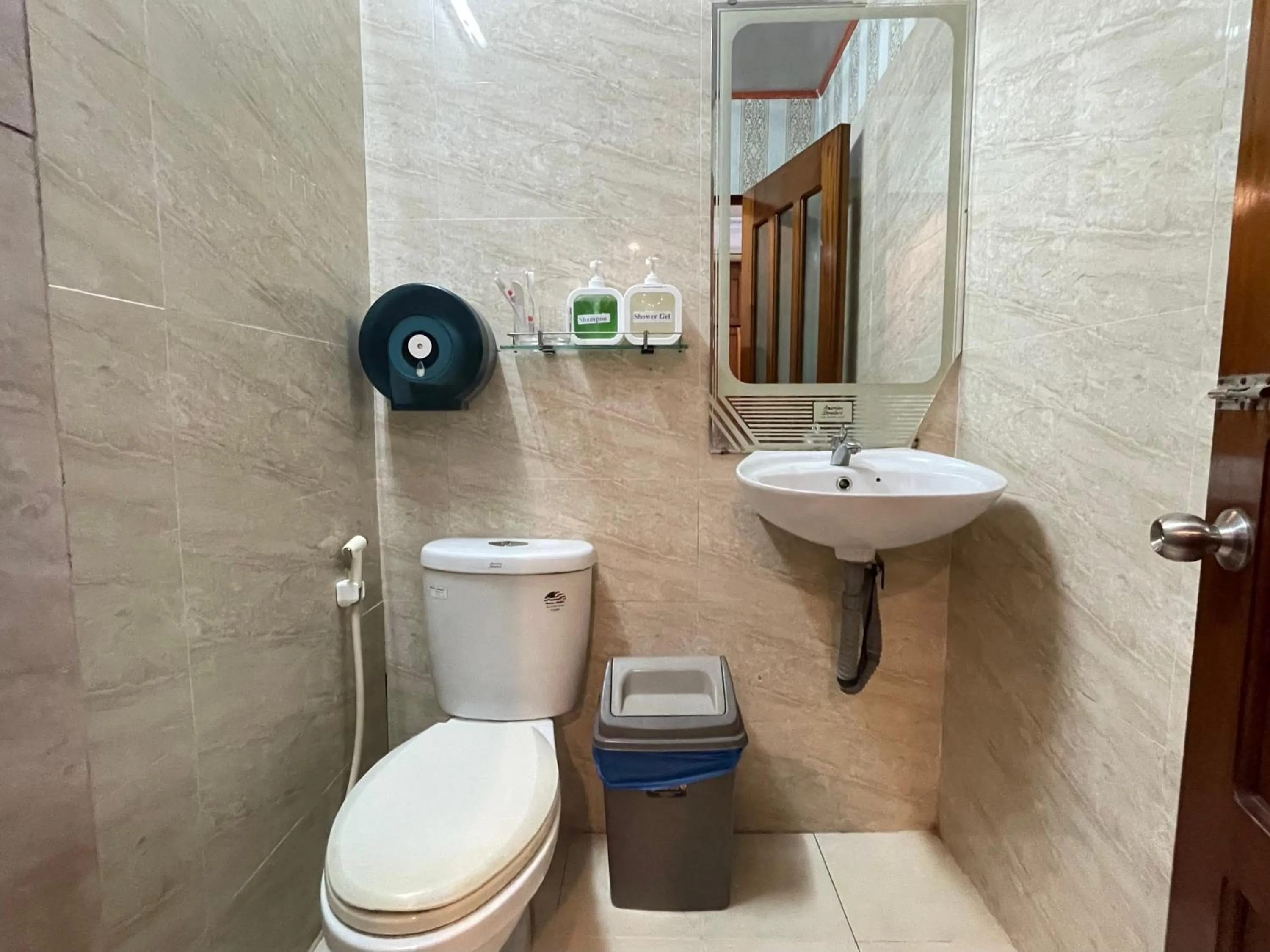 Toilet in Sakura Hostel Saigon