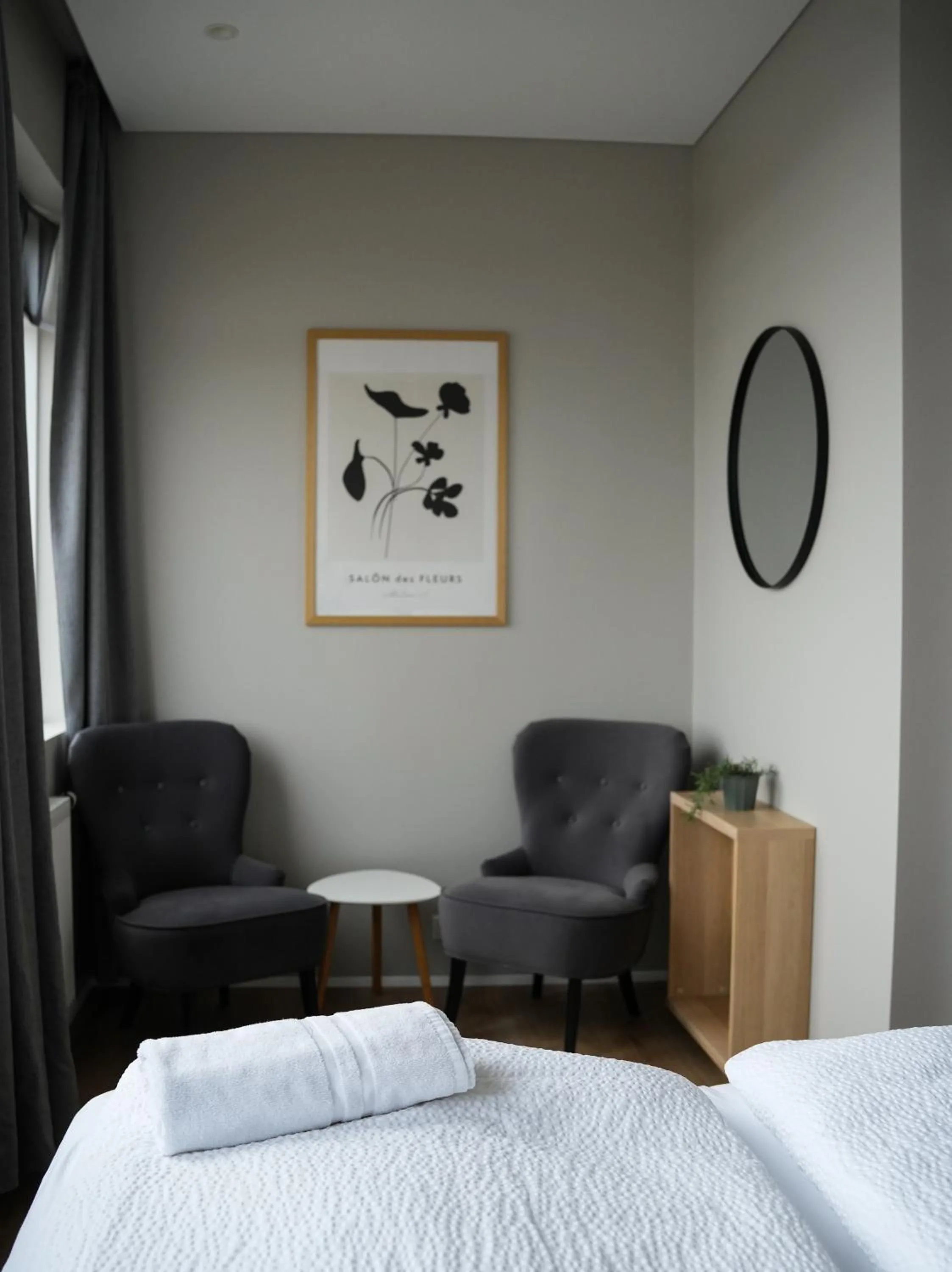 Seating area, Bed in Hótel Laugarvatn