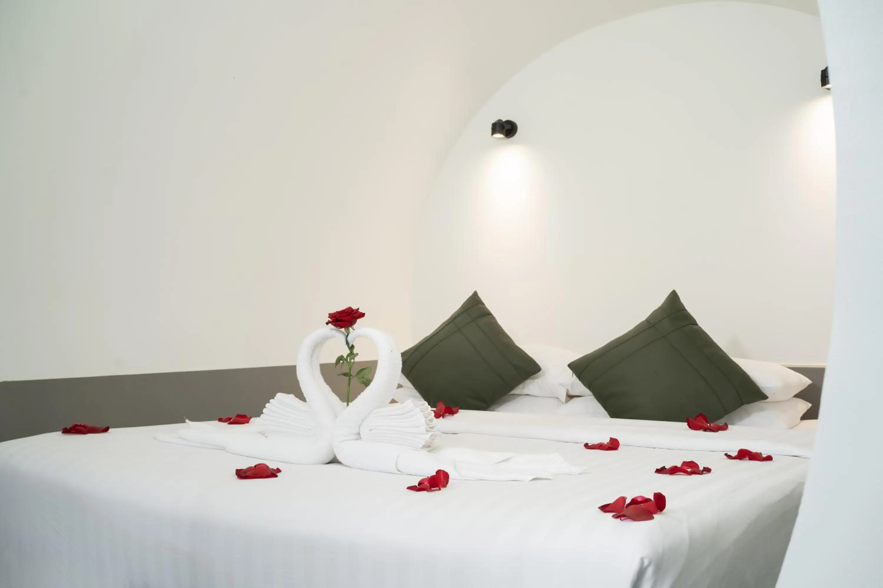 Bed in Tunnel Urban Retreat