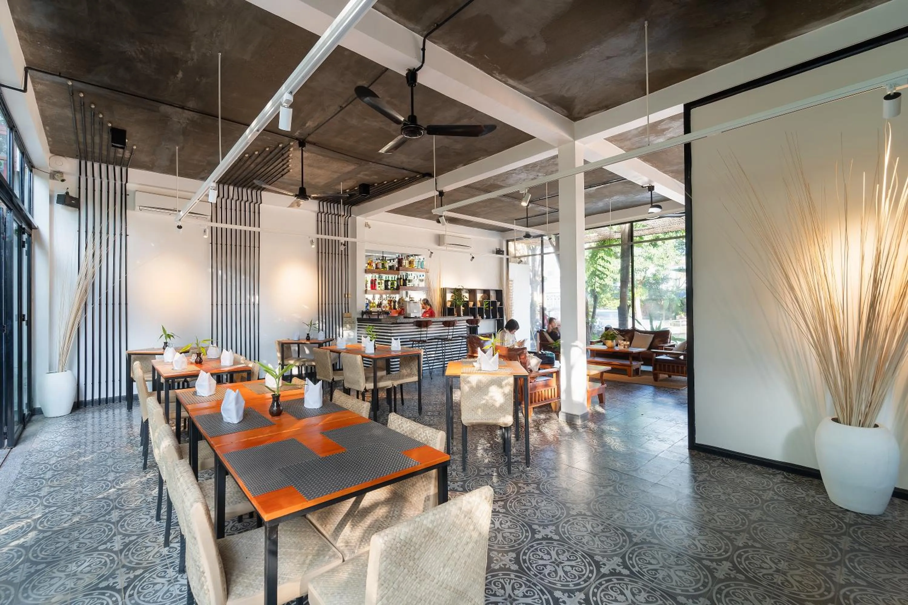 Restaurant/places to eat in Tunnel Urban Retreat