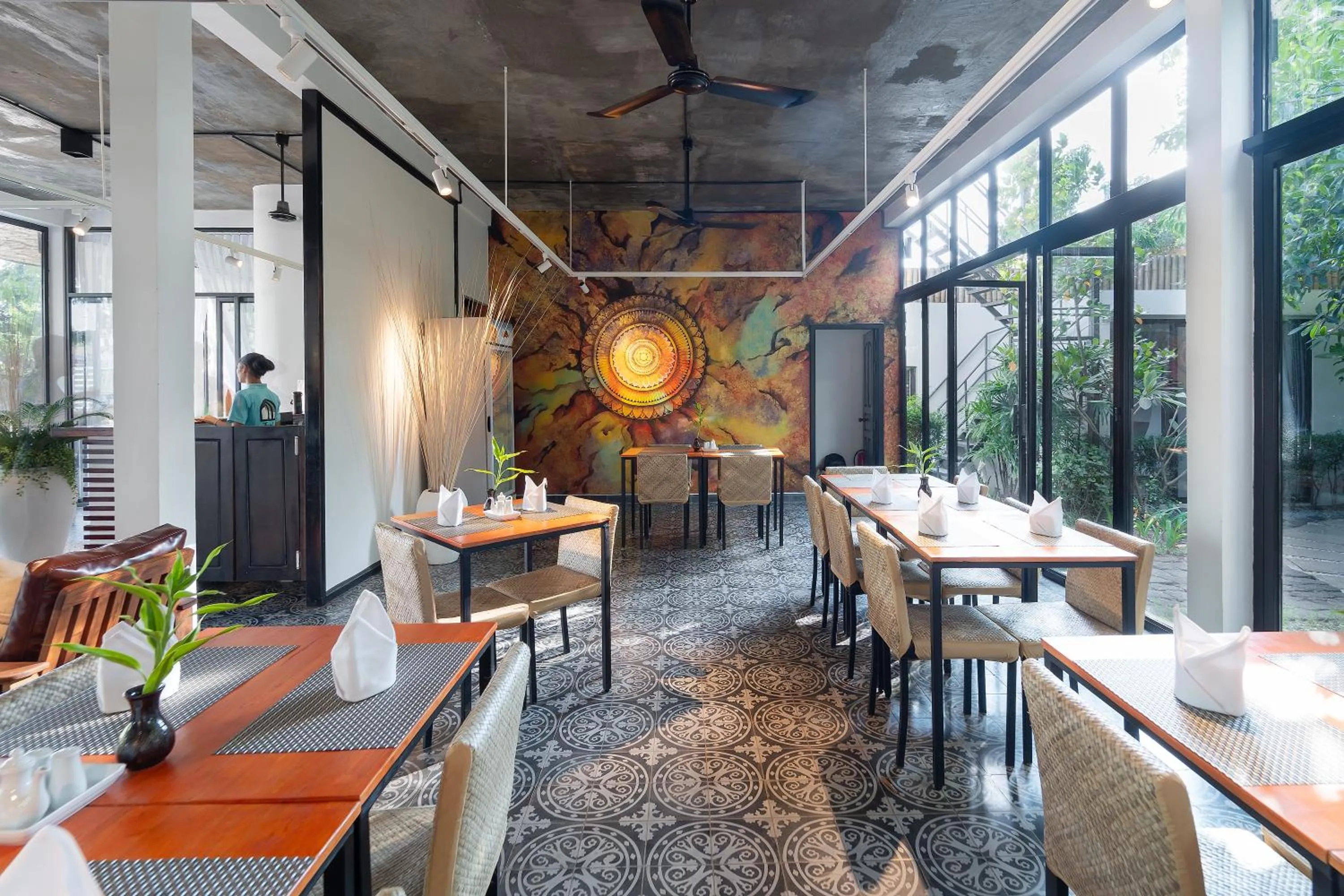 Restaurant/places to eat in Tunnel Urban Retreat