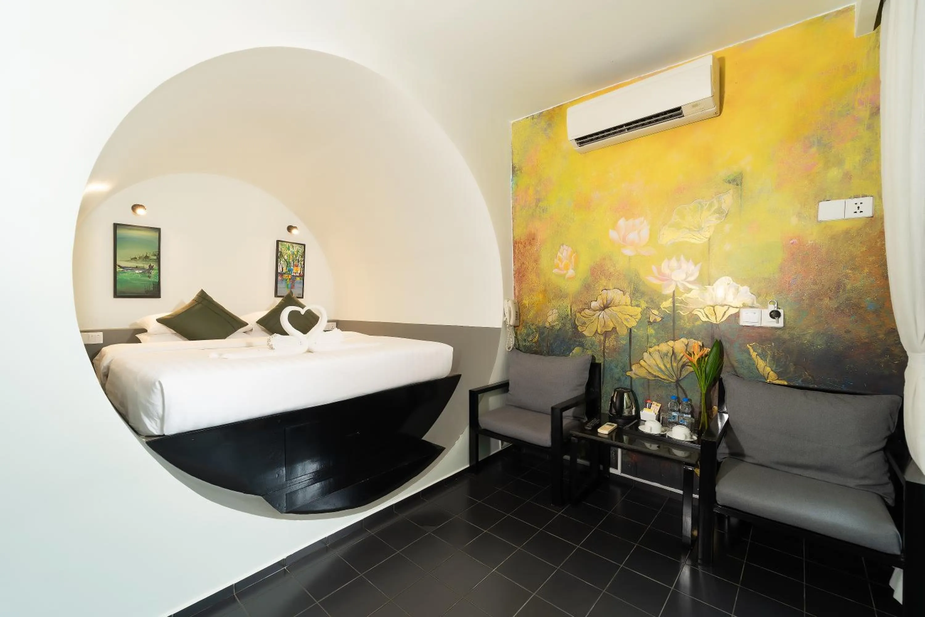 Bed in Tunnel Urban Retreat