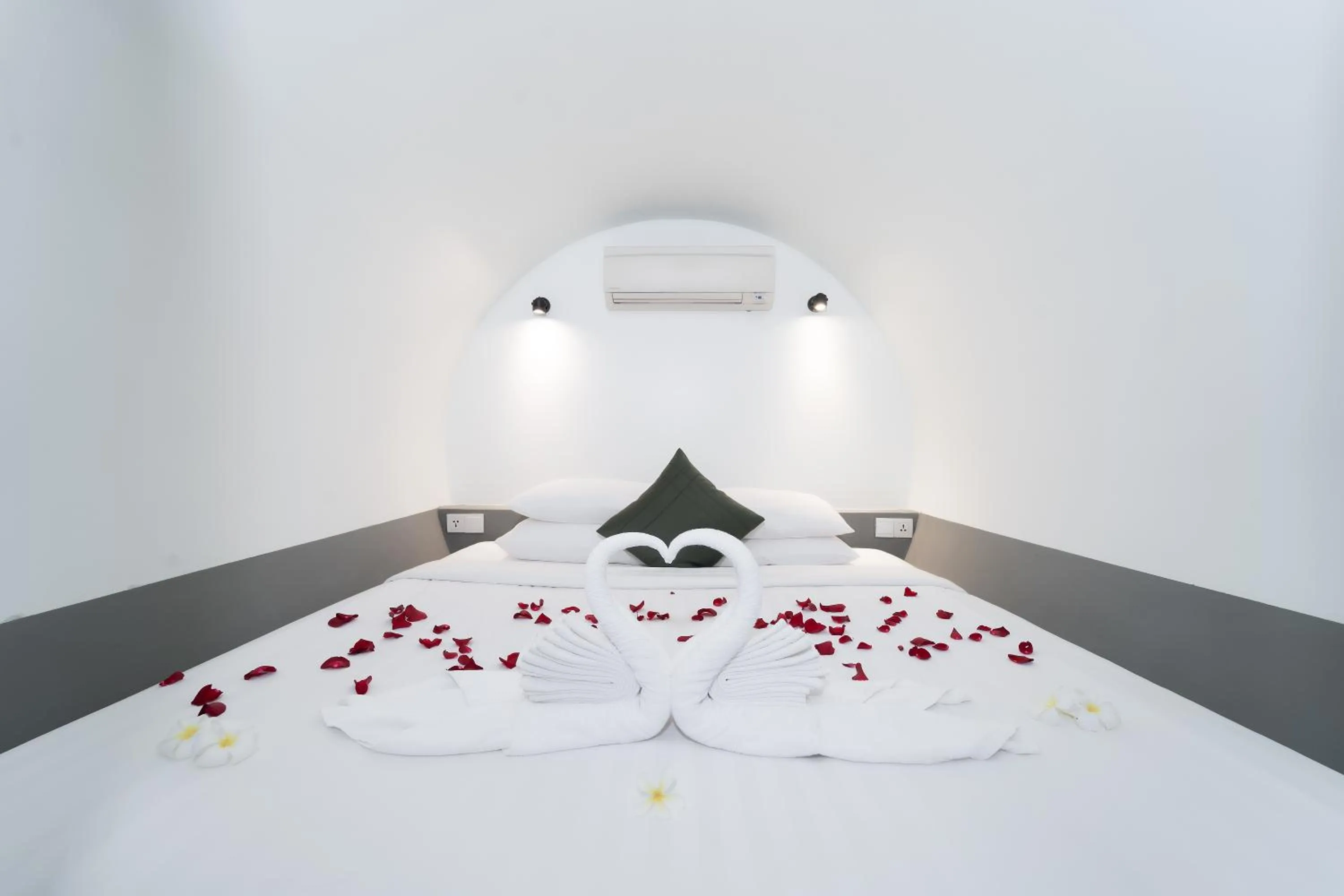 Bed in Tunnel Urban Retreat