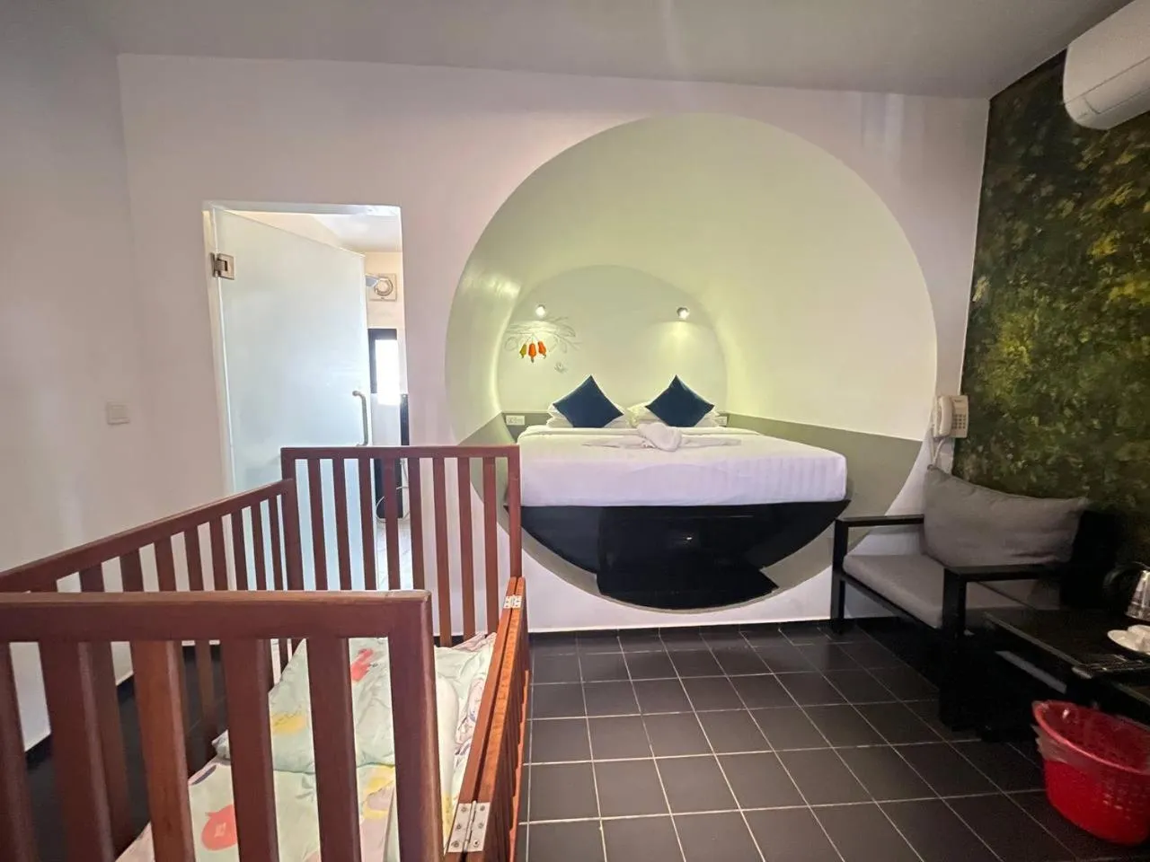 Bed in Tunnel Urban Retreat