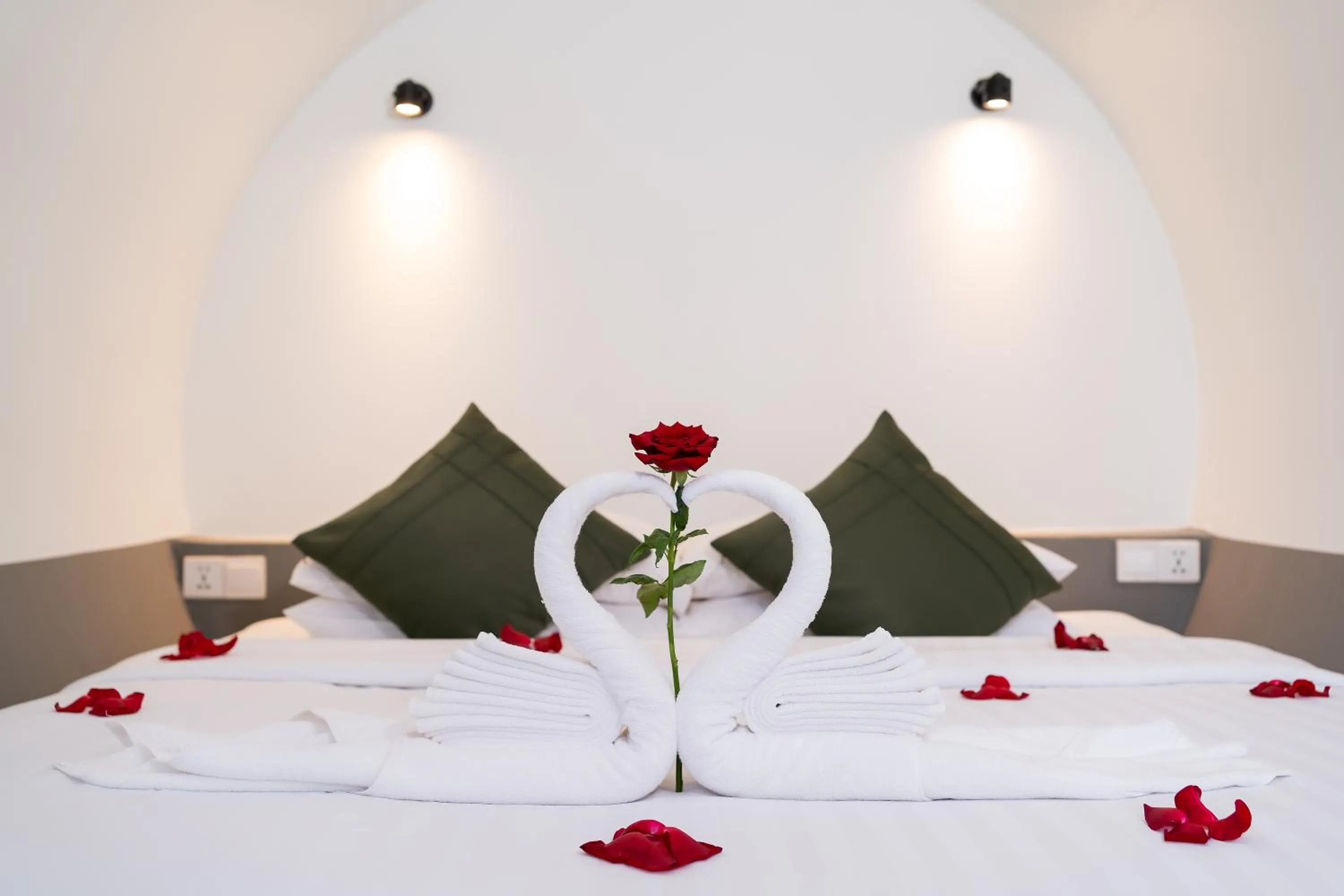 Bed in Tunnel Urban Retreat