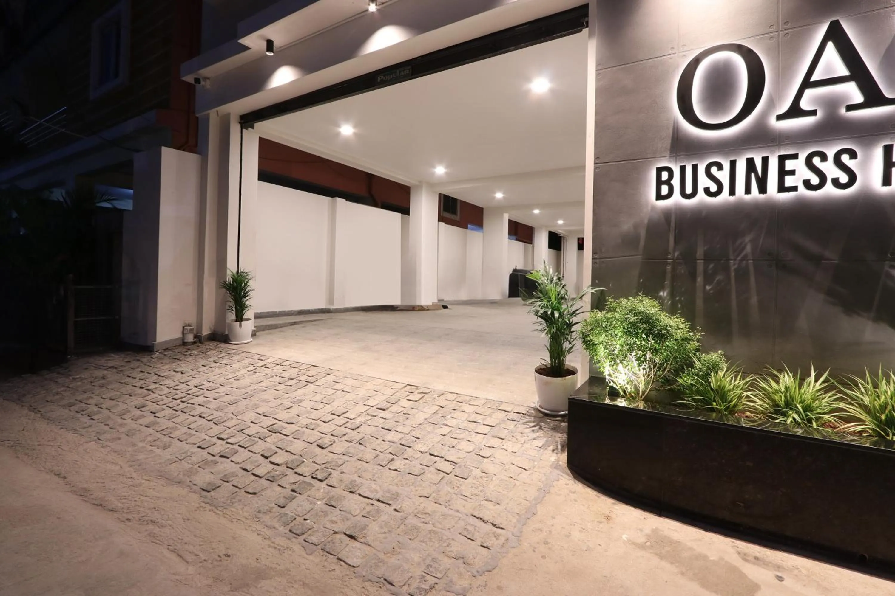 Facade/entrance in Townhouse OAK INDIGO BUSINESS HOTELS