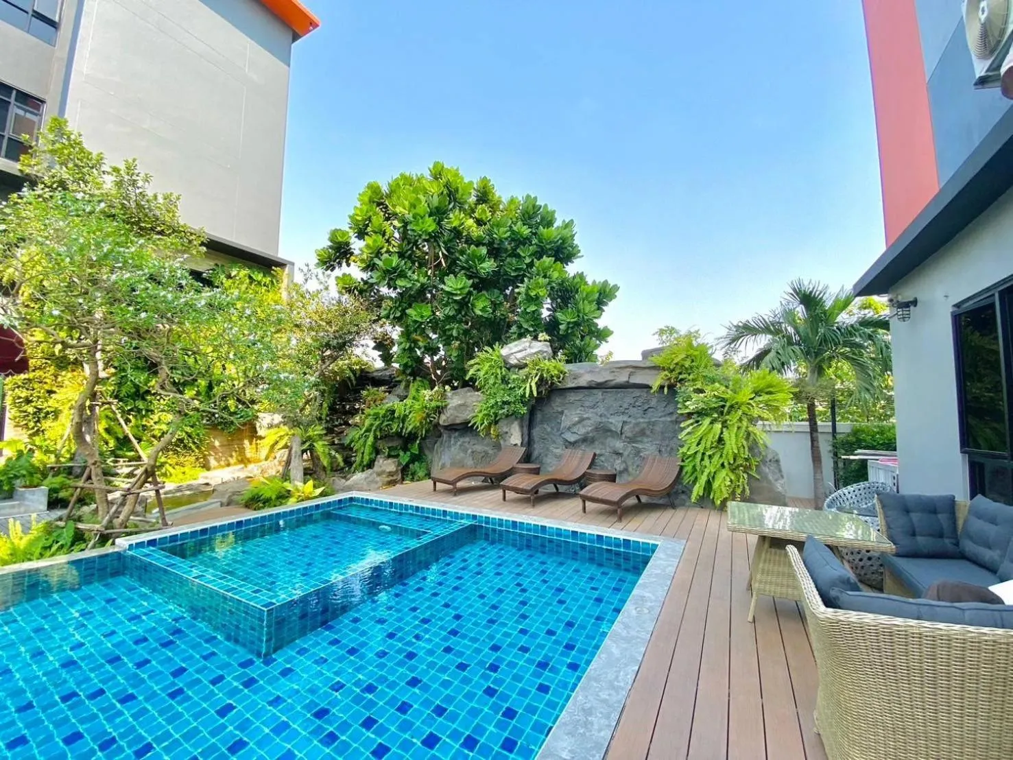Swimming pool in Bangkok Mystay Hotel Rangsit