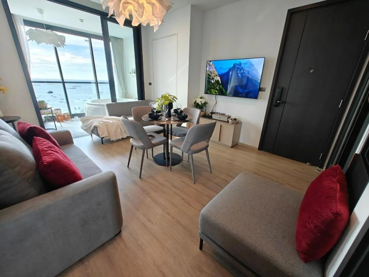 TV and multimedia in Edge Central Pattaya by Mickey