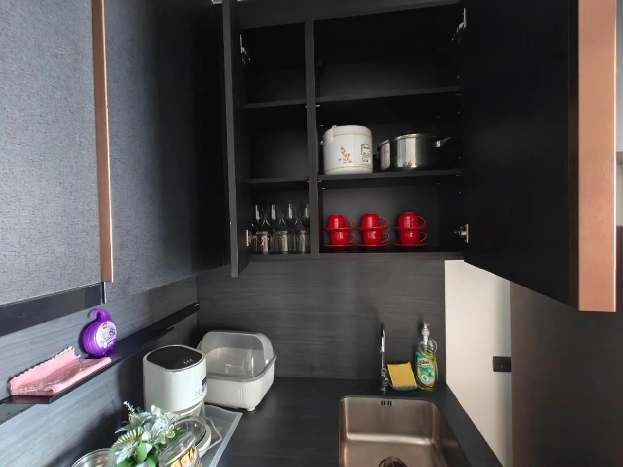 Kitchen or kitchenette in Edge Central Pattaya by Mickey