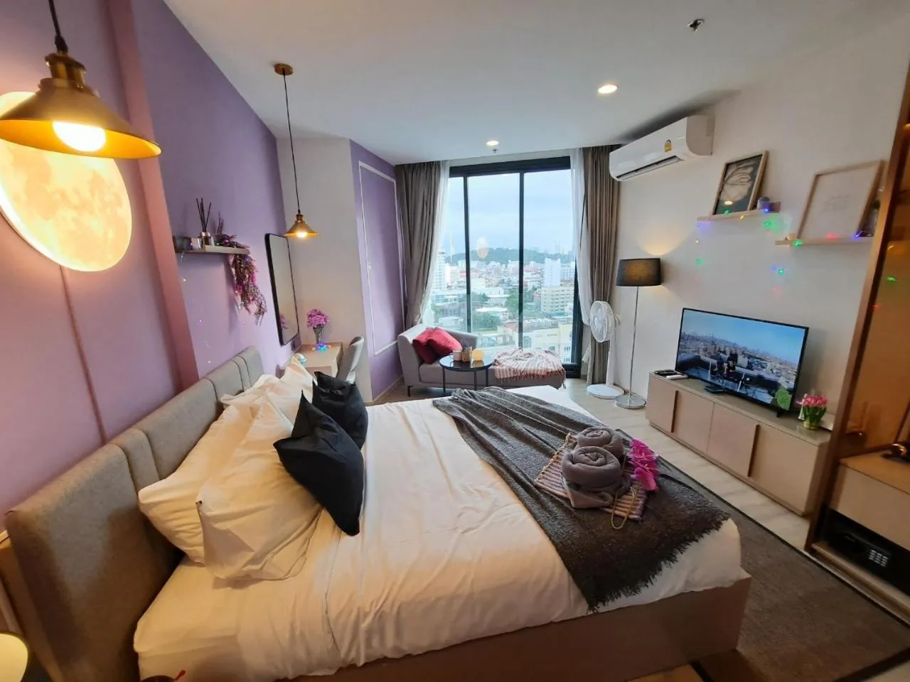 Bed in Edge Central Pattaya by Mickey