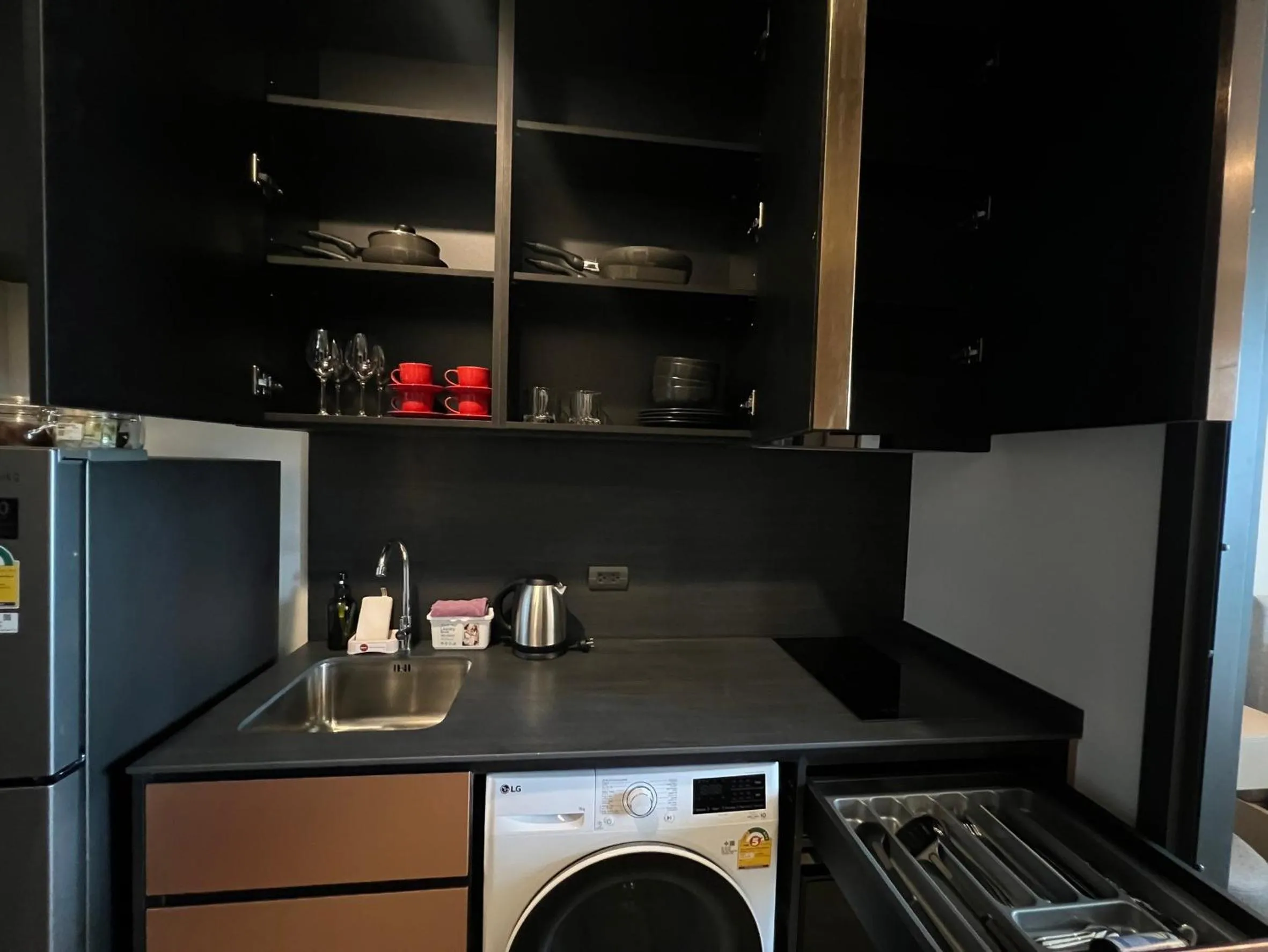 Kitchen or kitchenette in Edge Central Pattaya by Mickey