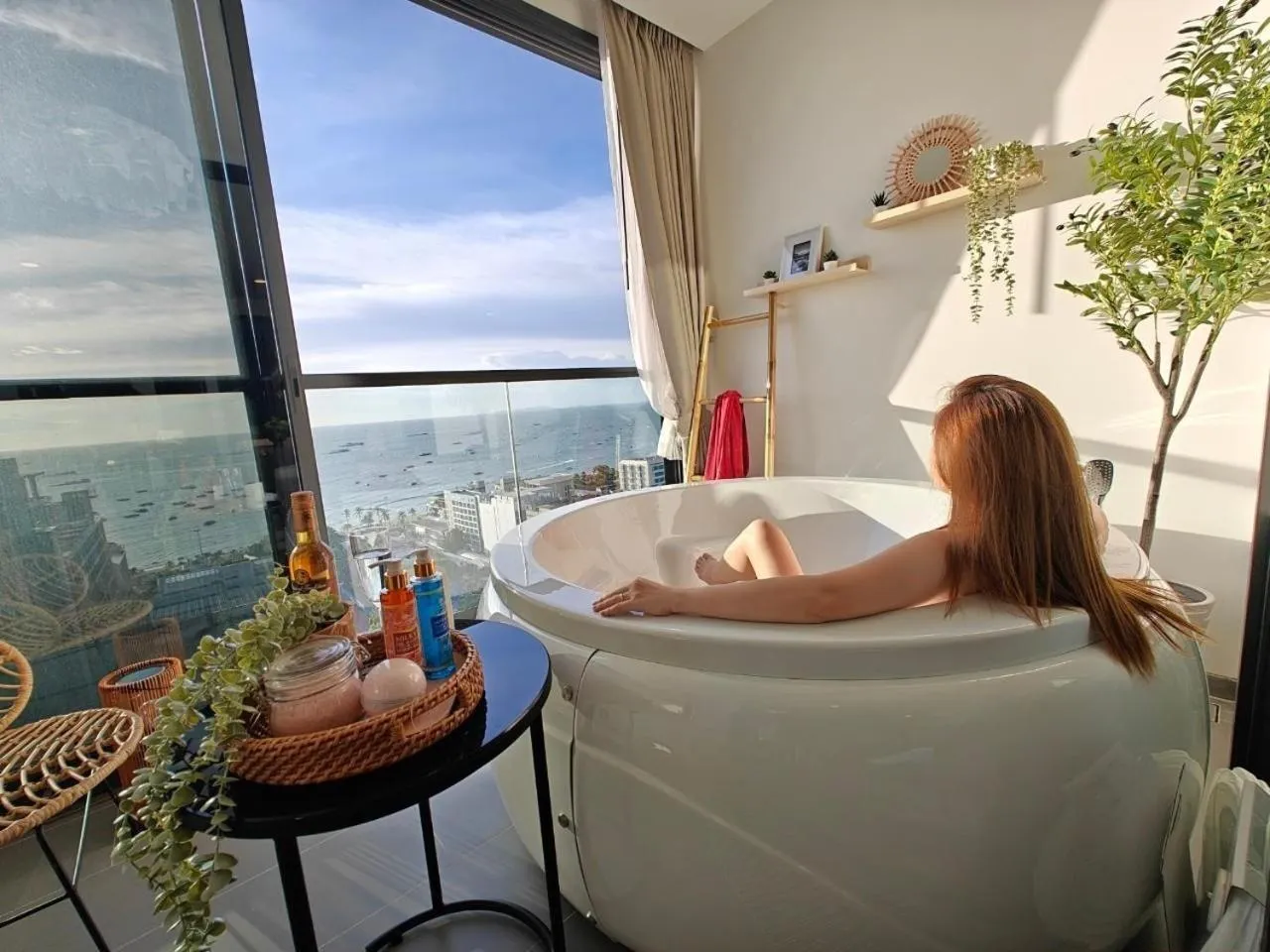 People in Edge Central Pattaya by Mickey