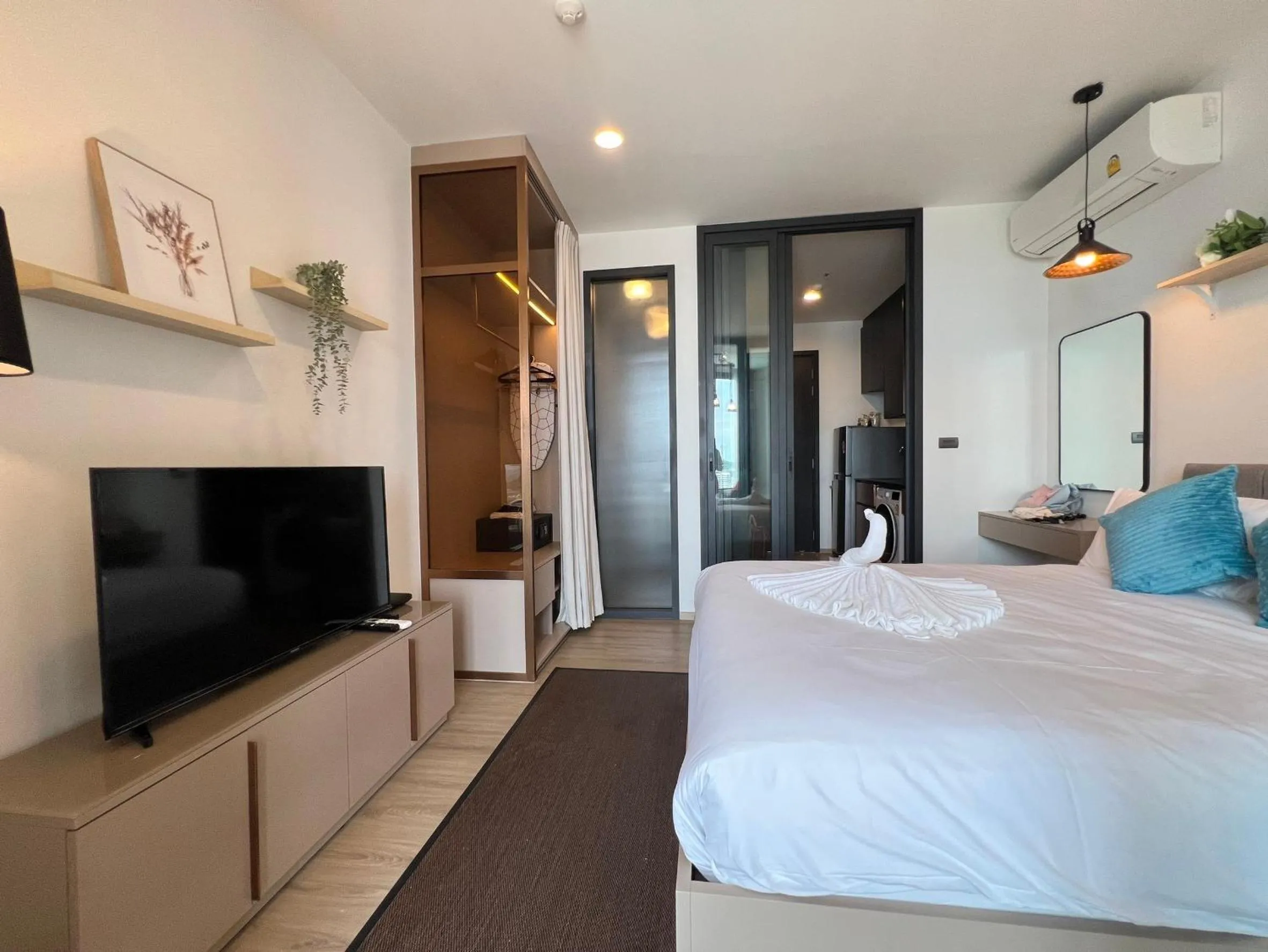 Bed in Edge Central Pattaya by Mickey