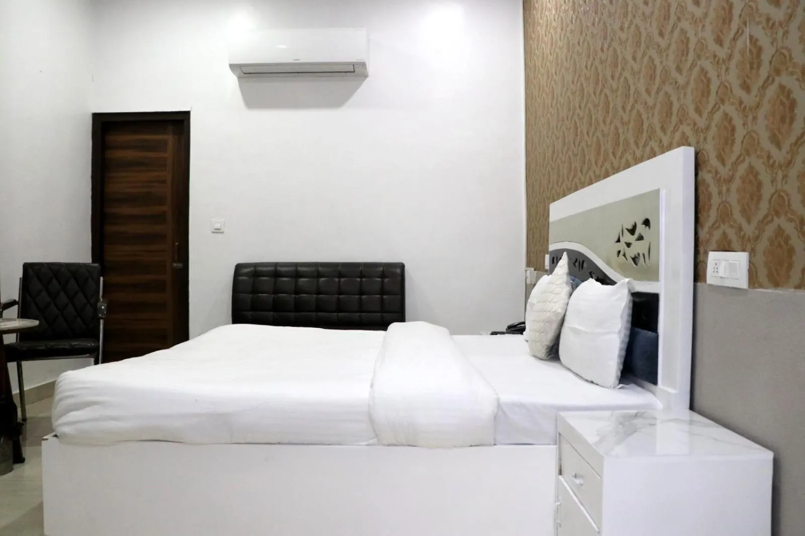 Double Room in Sheela Stays