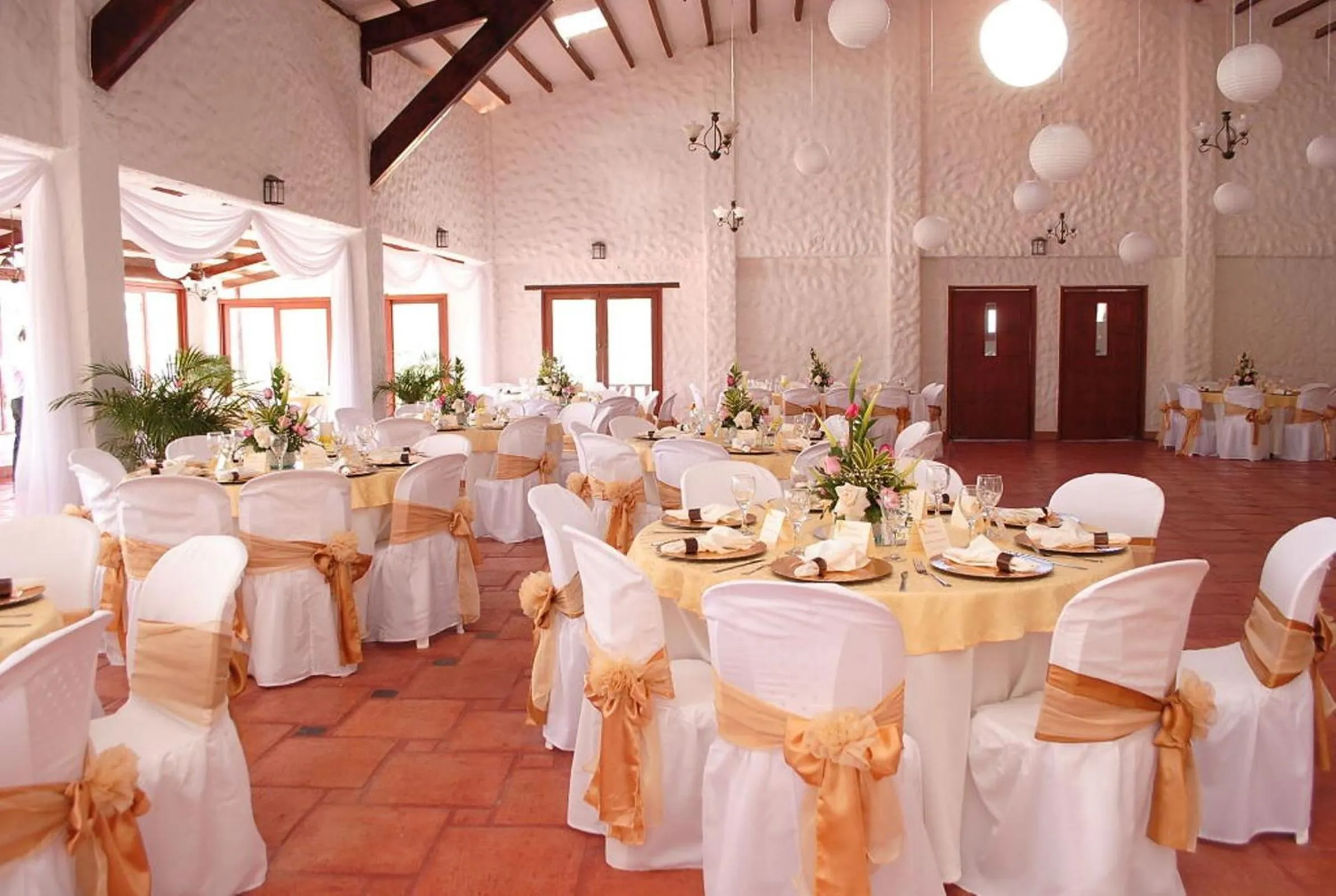 Restaurant/places to eat in San Agustin Internacional Hotel