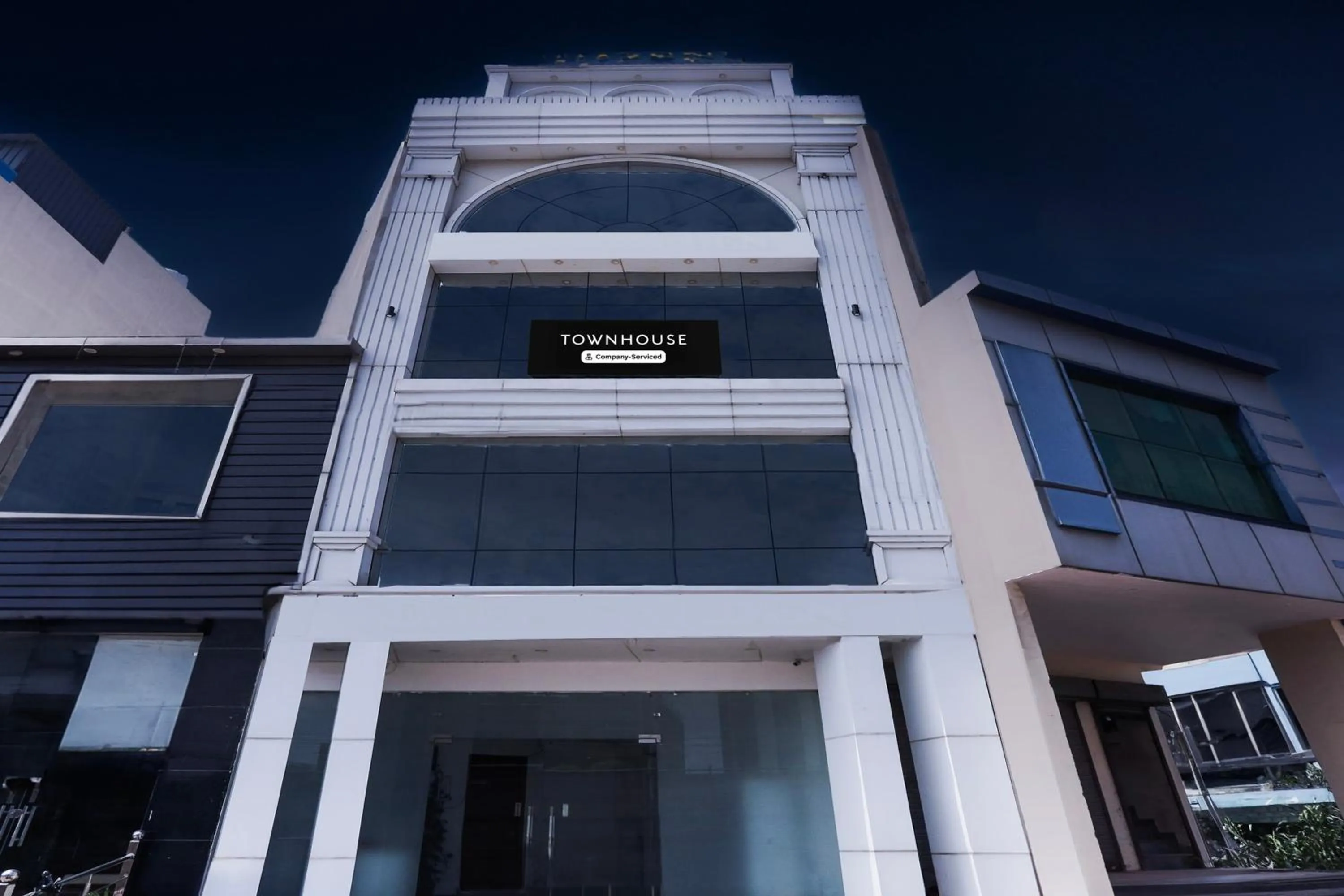 Facade/entrance in Townhouse Eden Garden Zirakpur