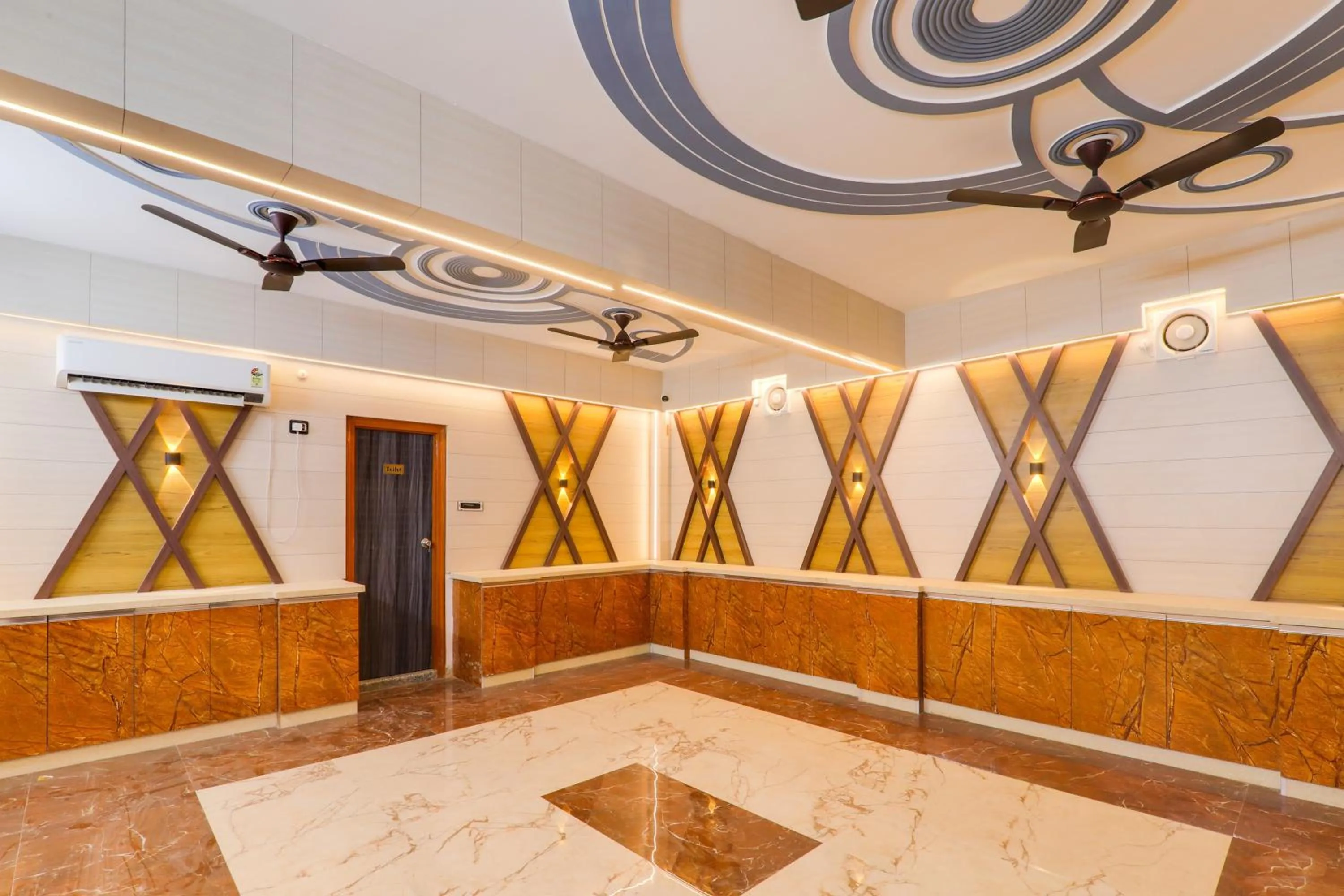 Restaurant/places to eat in Hotel O Pragati Guest house