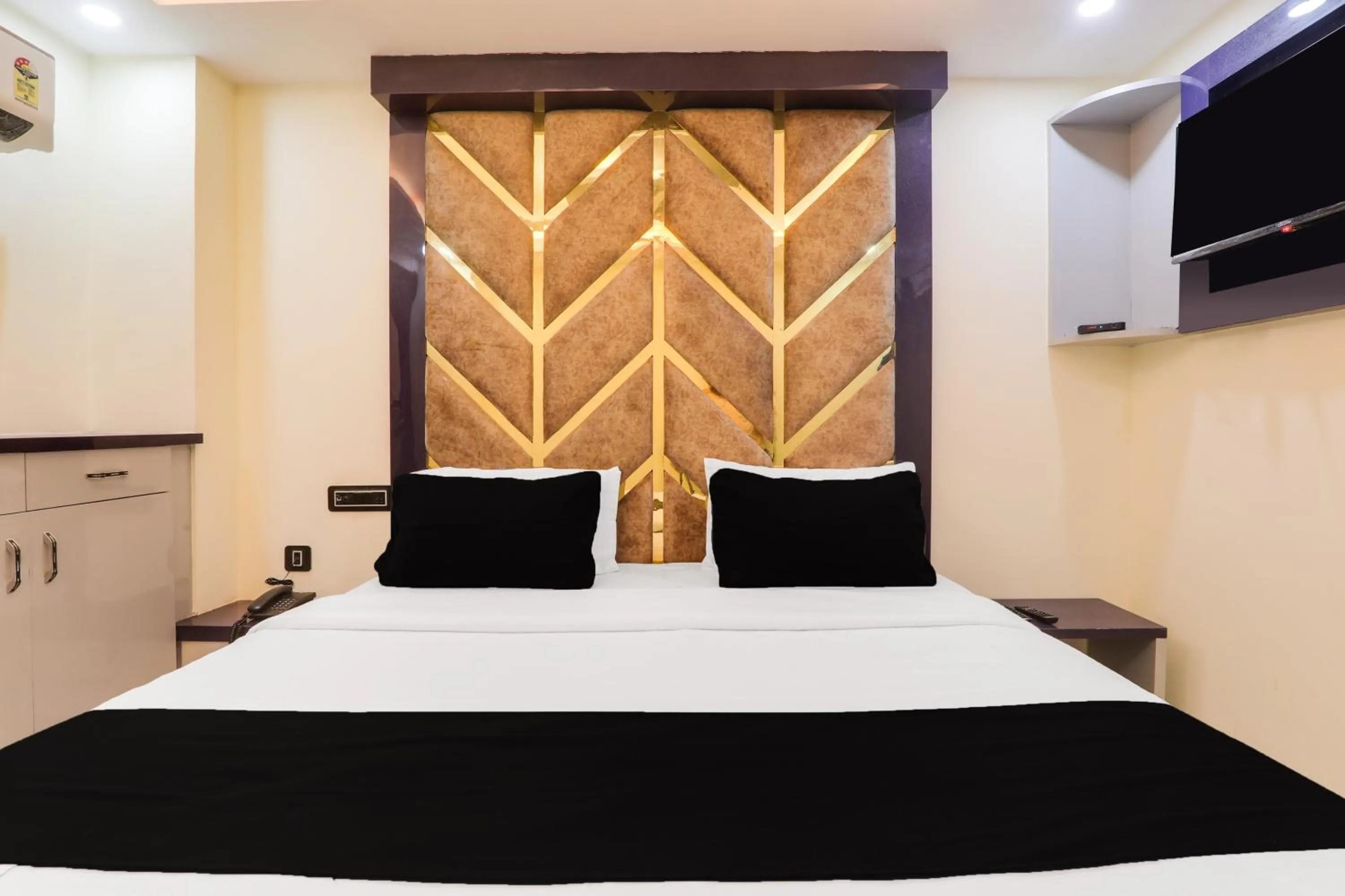 Bedroom, Bed in Hotel O Pragati Guest house