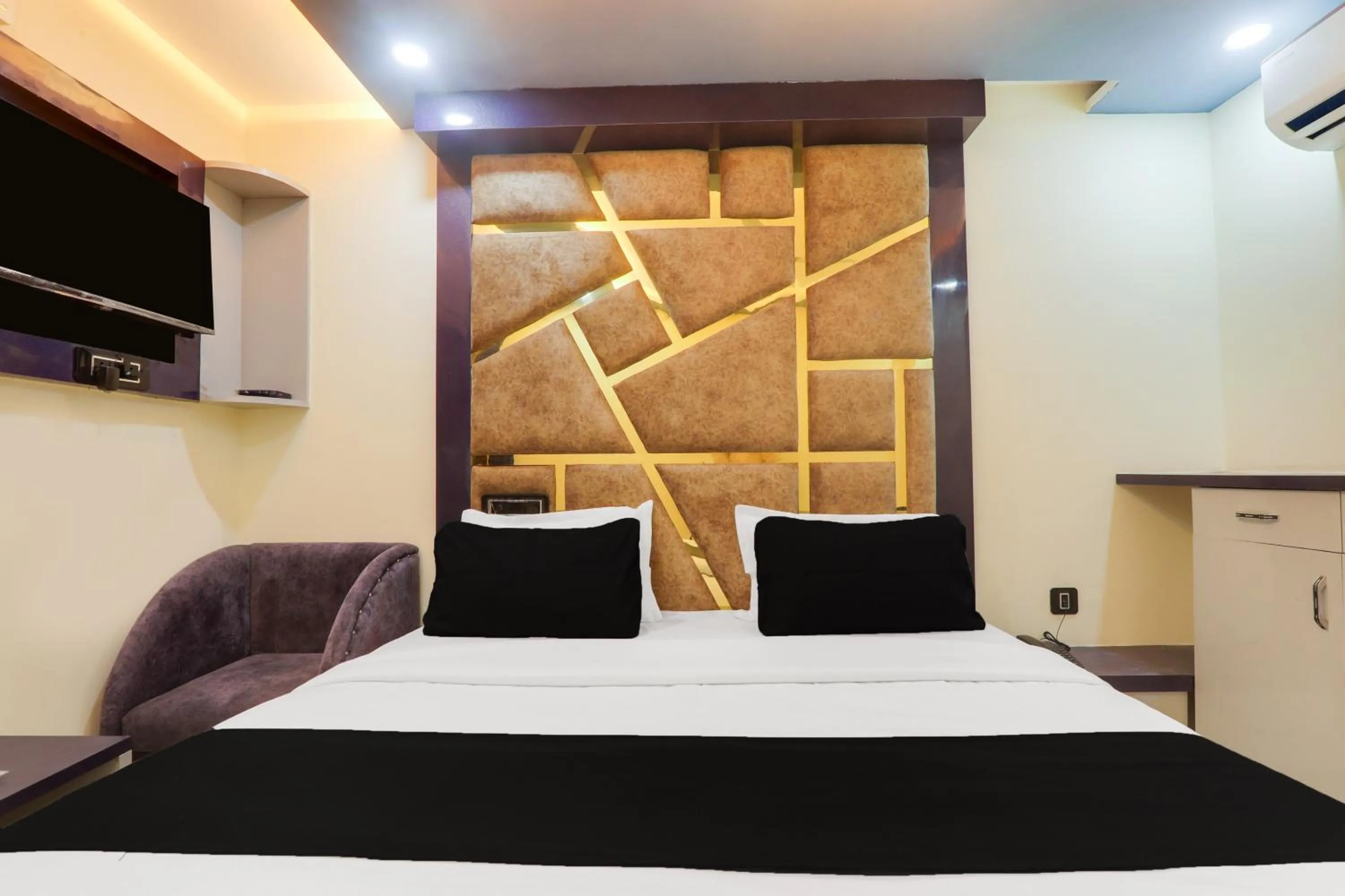 Bedroom, Bed in Hotel O Pragati Guest house