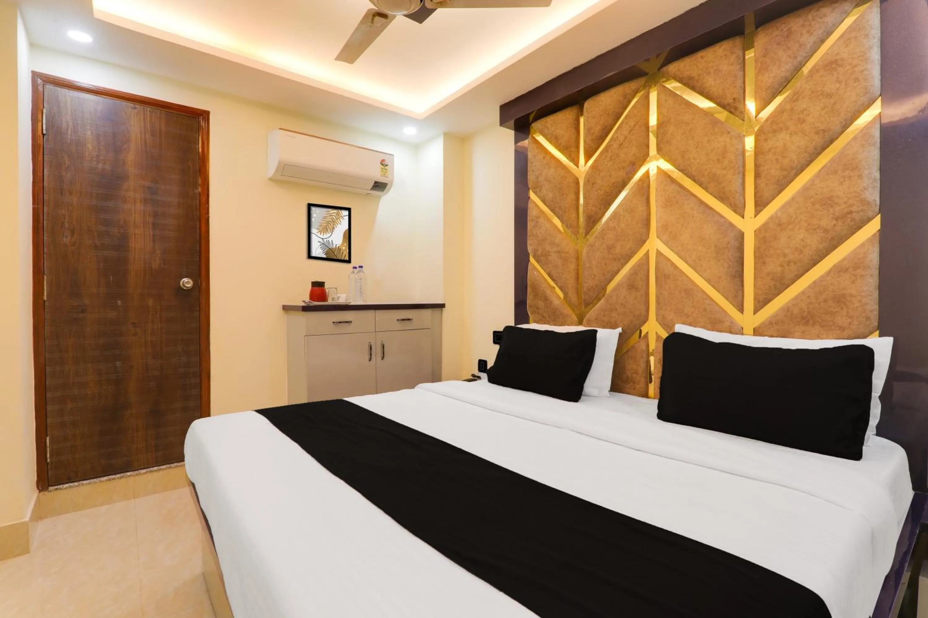 Bedroom, Bed in Hotel O Pragati Guest house