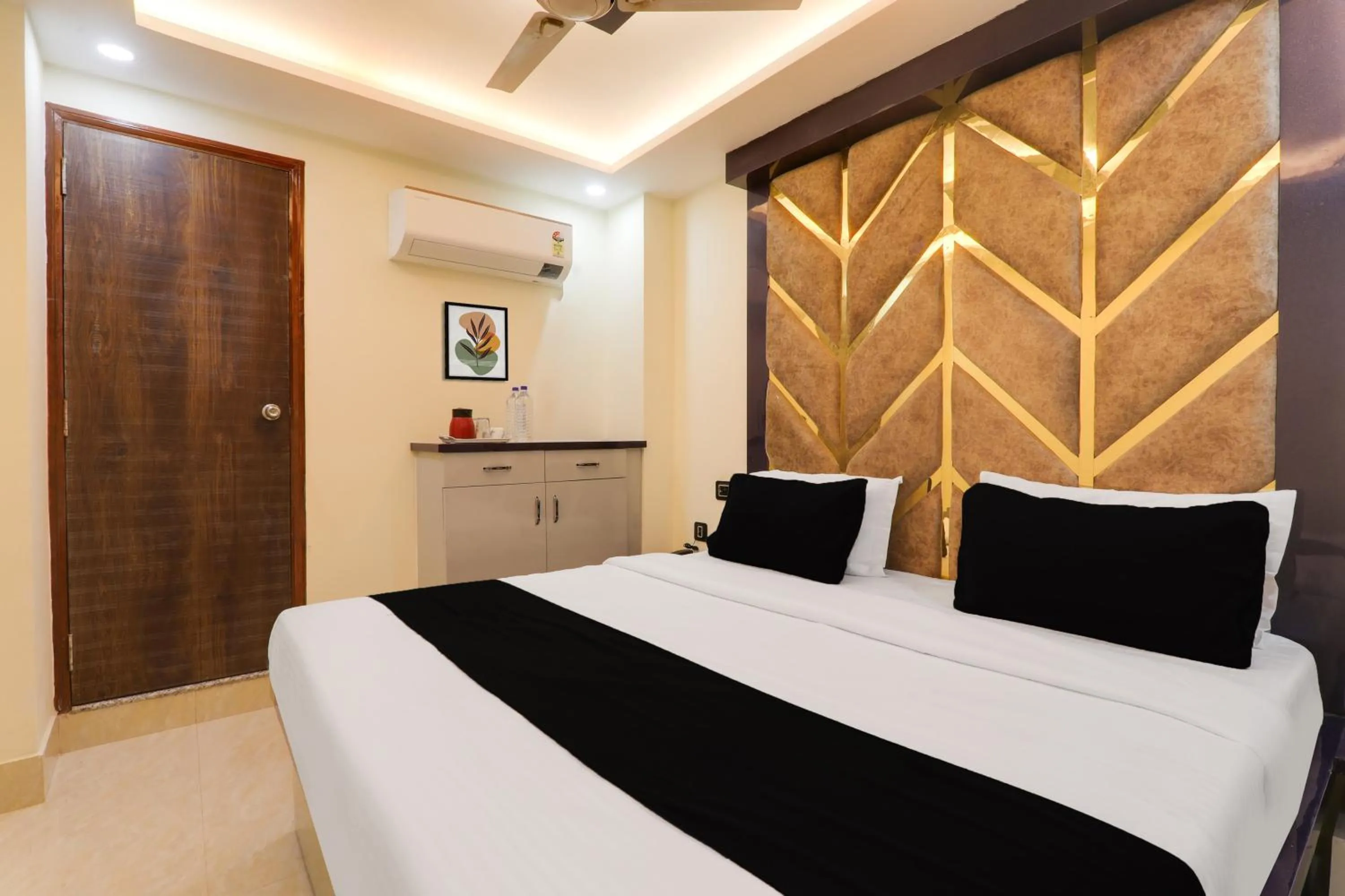 Bedroom, Bed in Hotel O Pragati Guest house