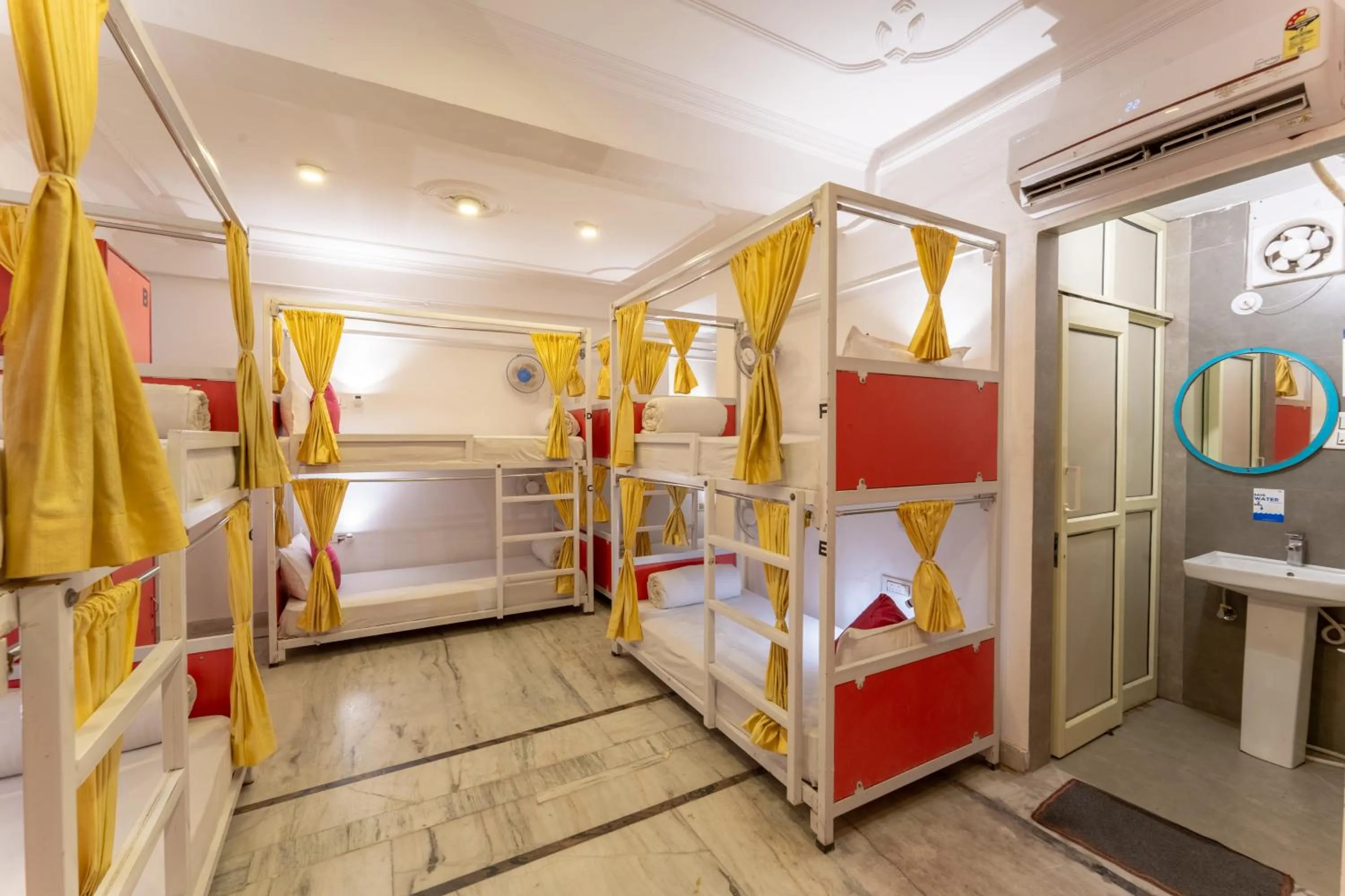 bunk bed, Bed in ZoukStayz