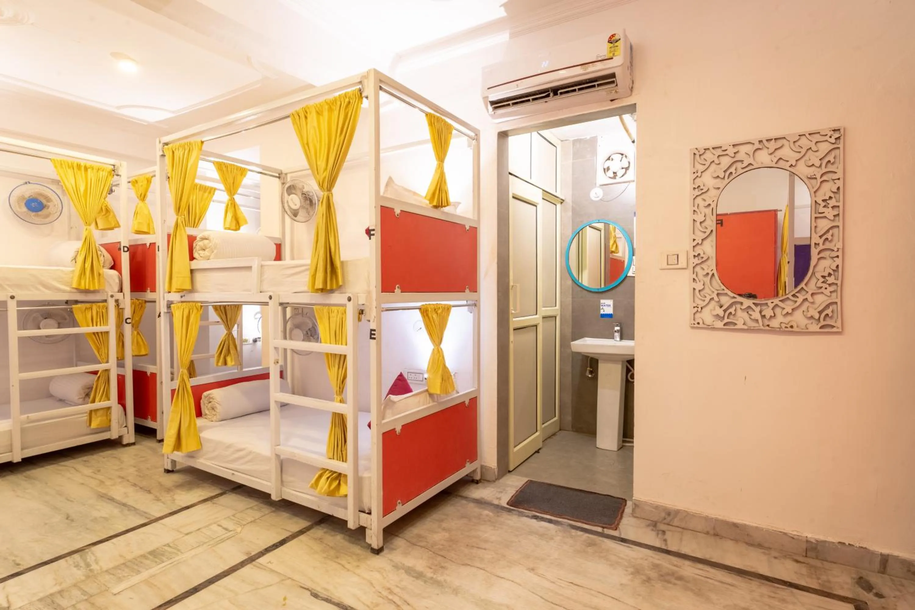 bunk bed, Bed in ZoukStayz