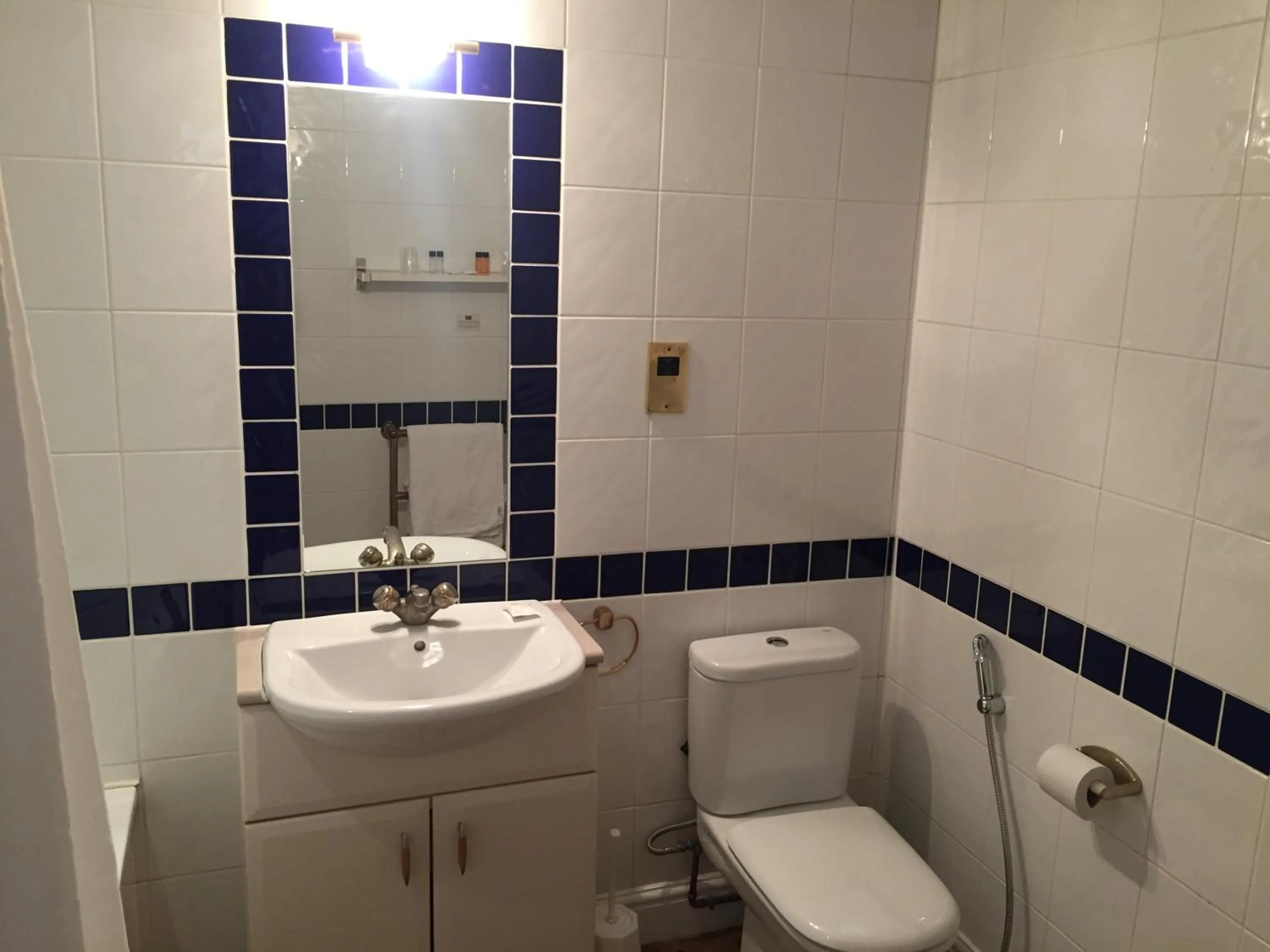 Bathroom in The Tudor Hotel