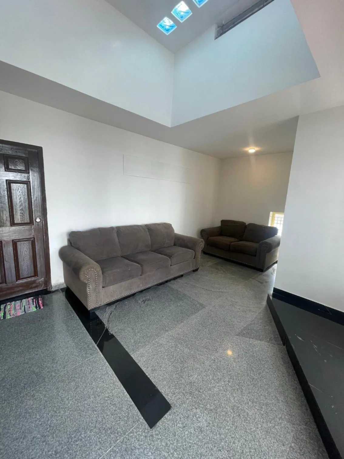 Communal lounge/ TV room in Transit Stay