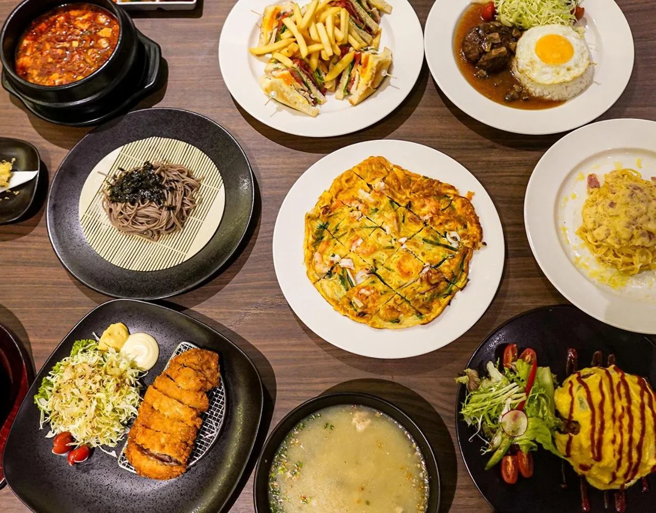 Restaurant/places to eat in Grand La Vogue Hotel and Casino