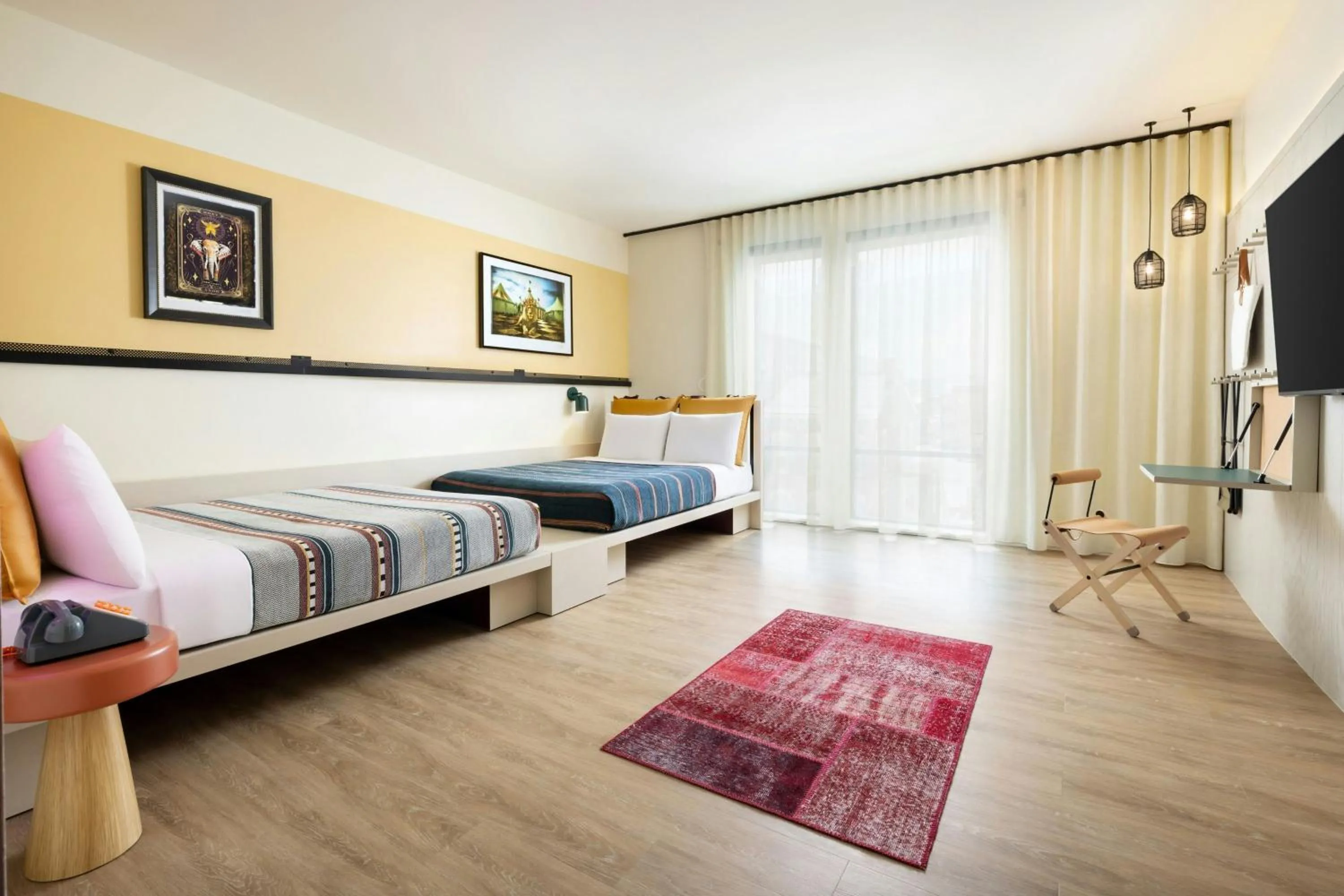 Photo of the whole room, Bed in Moxy Allentown Downtown