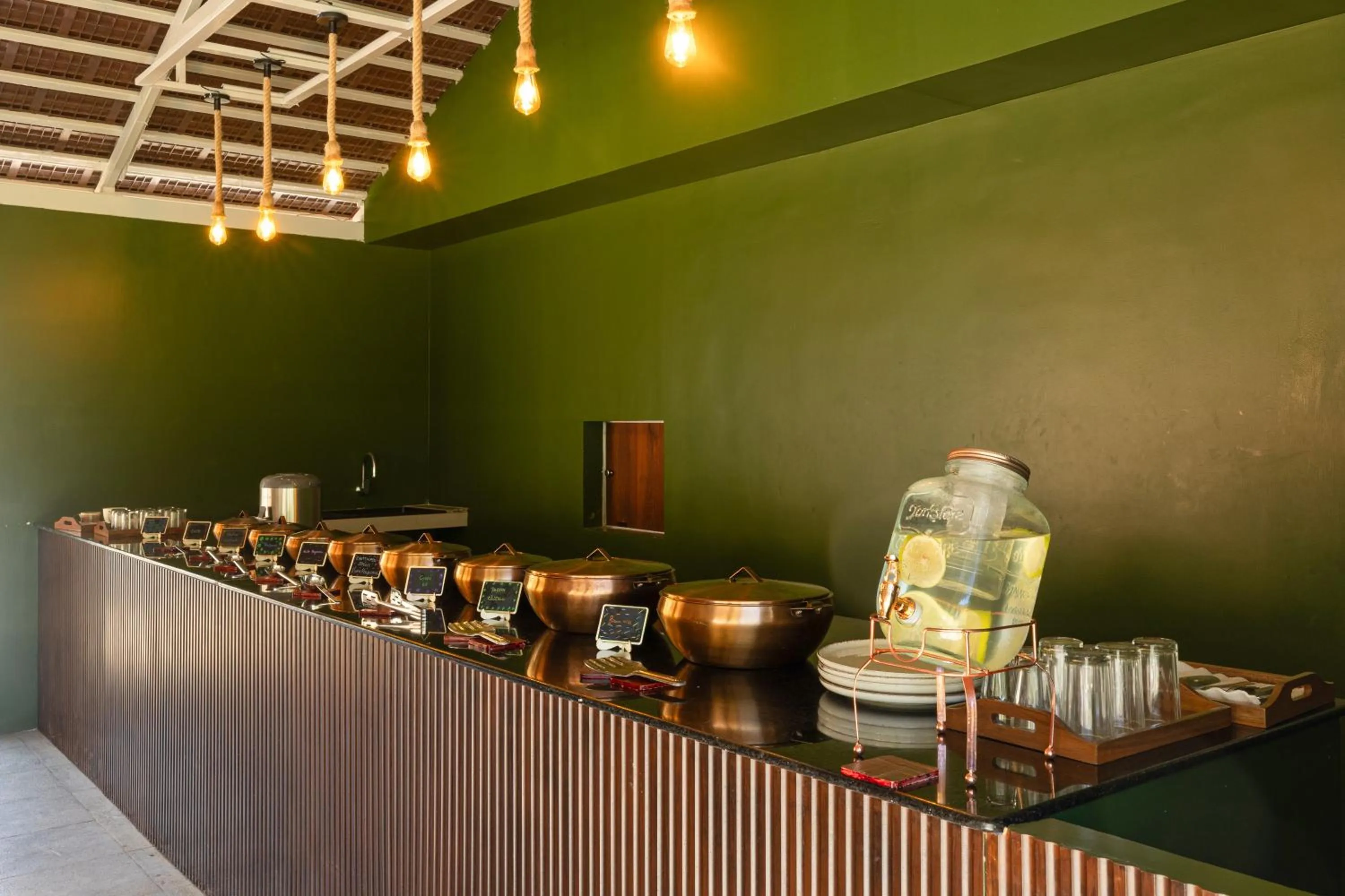 Restaurant/places to eat in Tomorrowland Farms and Suites