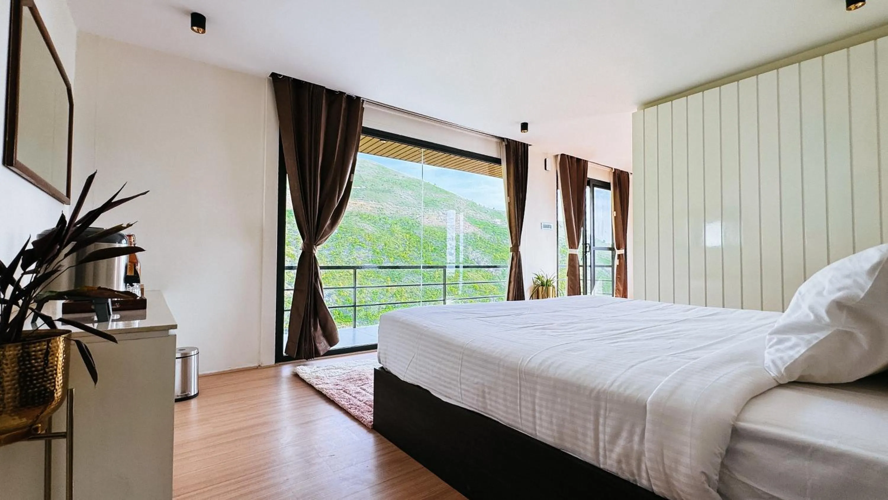 Photo of the whole room, Bed in Tomorrowland Farms and Suites