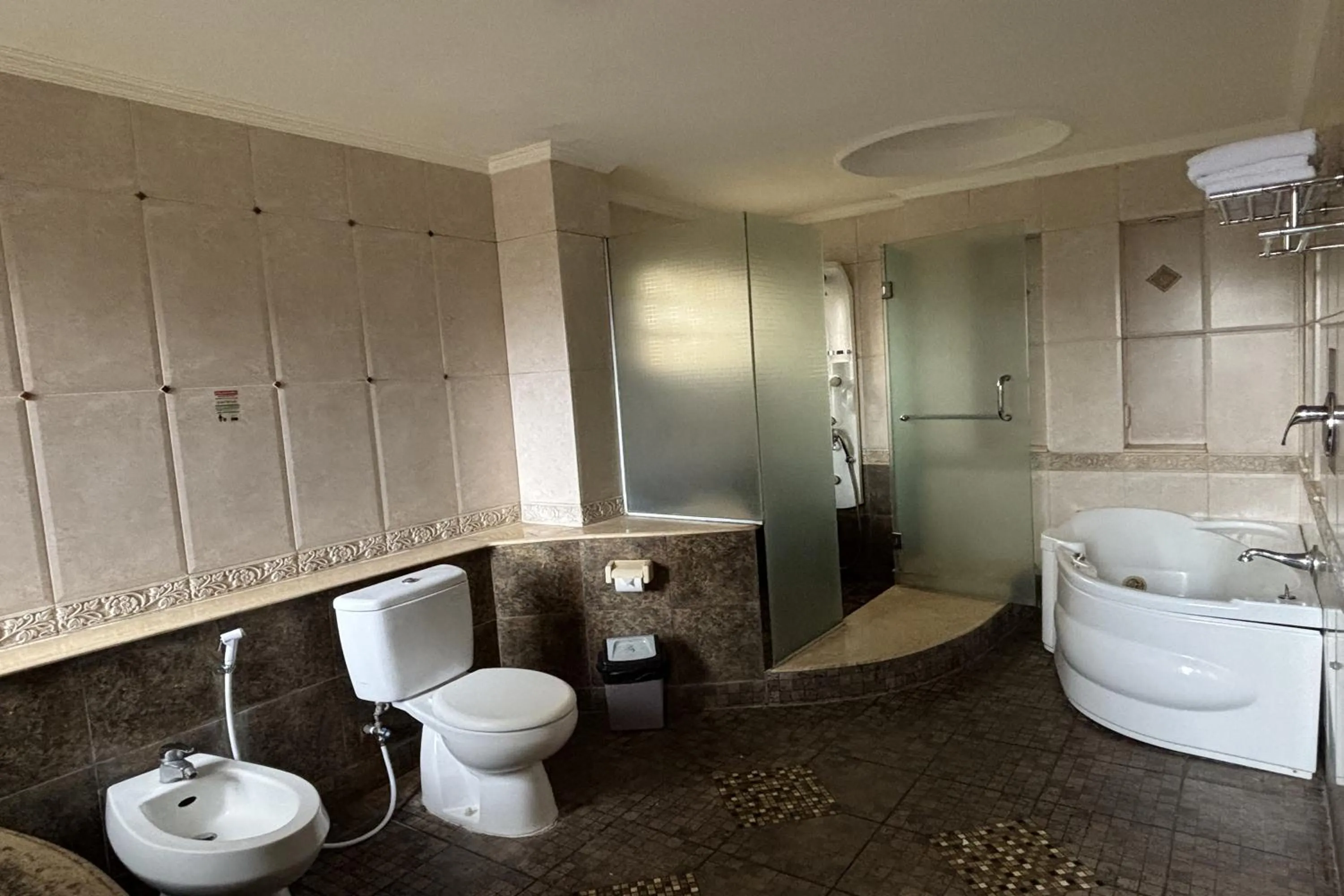 Shower in Hotel Pesona Bamboe Lembang