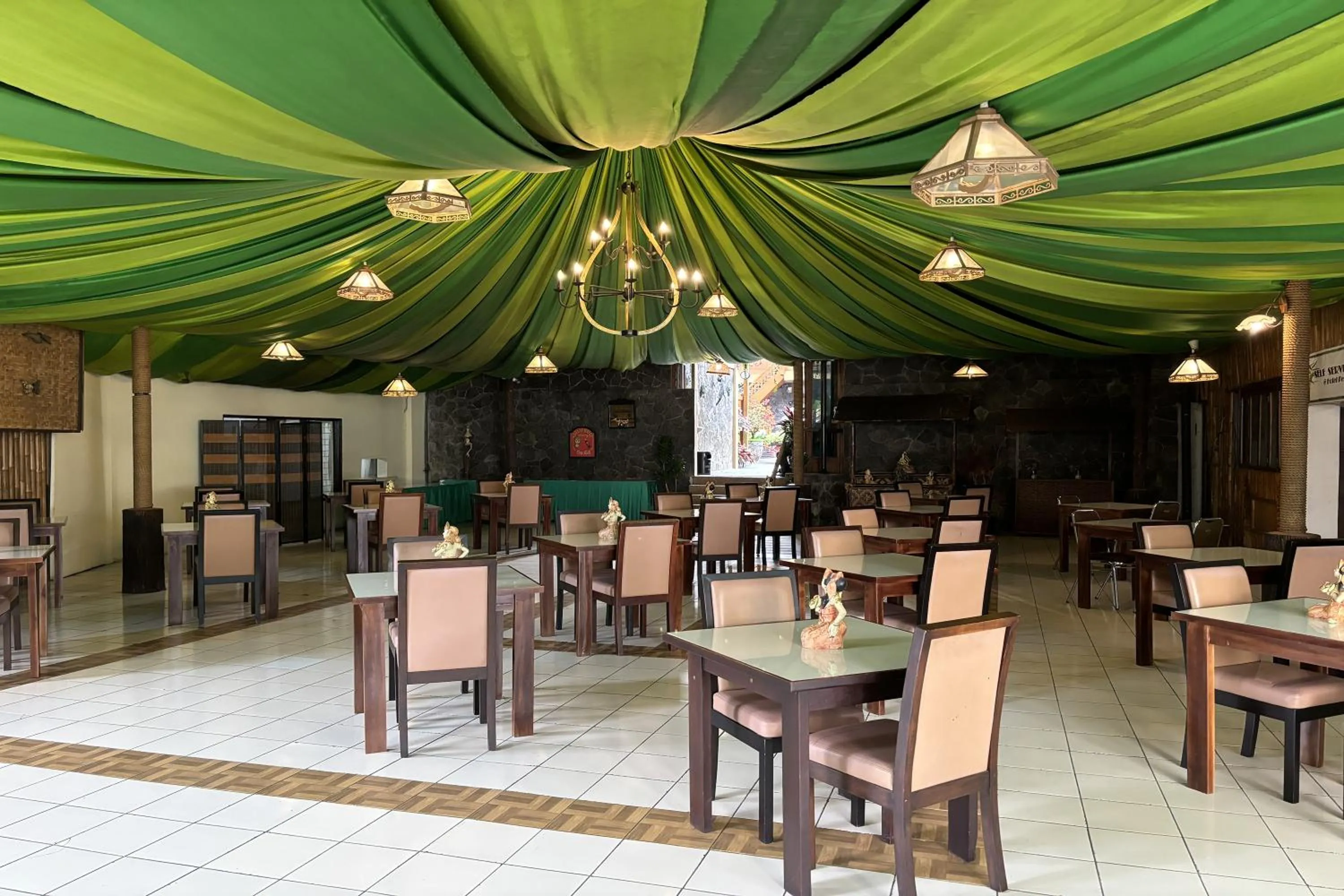 Restaurant/places to eat in Hotel Pesona Bamboe Lembang