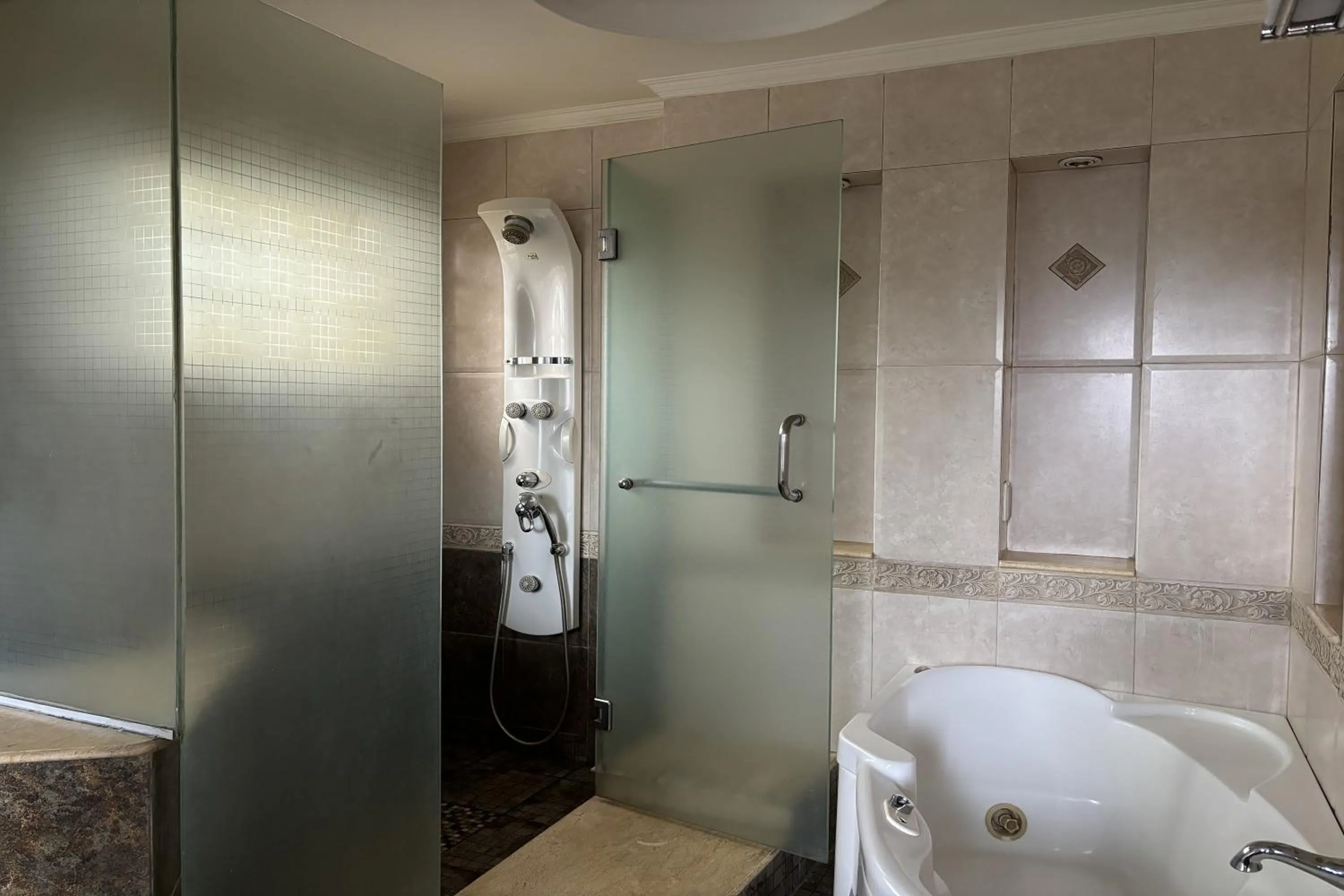 Shower in Hotel Pesona Bamboe Lembang