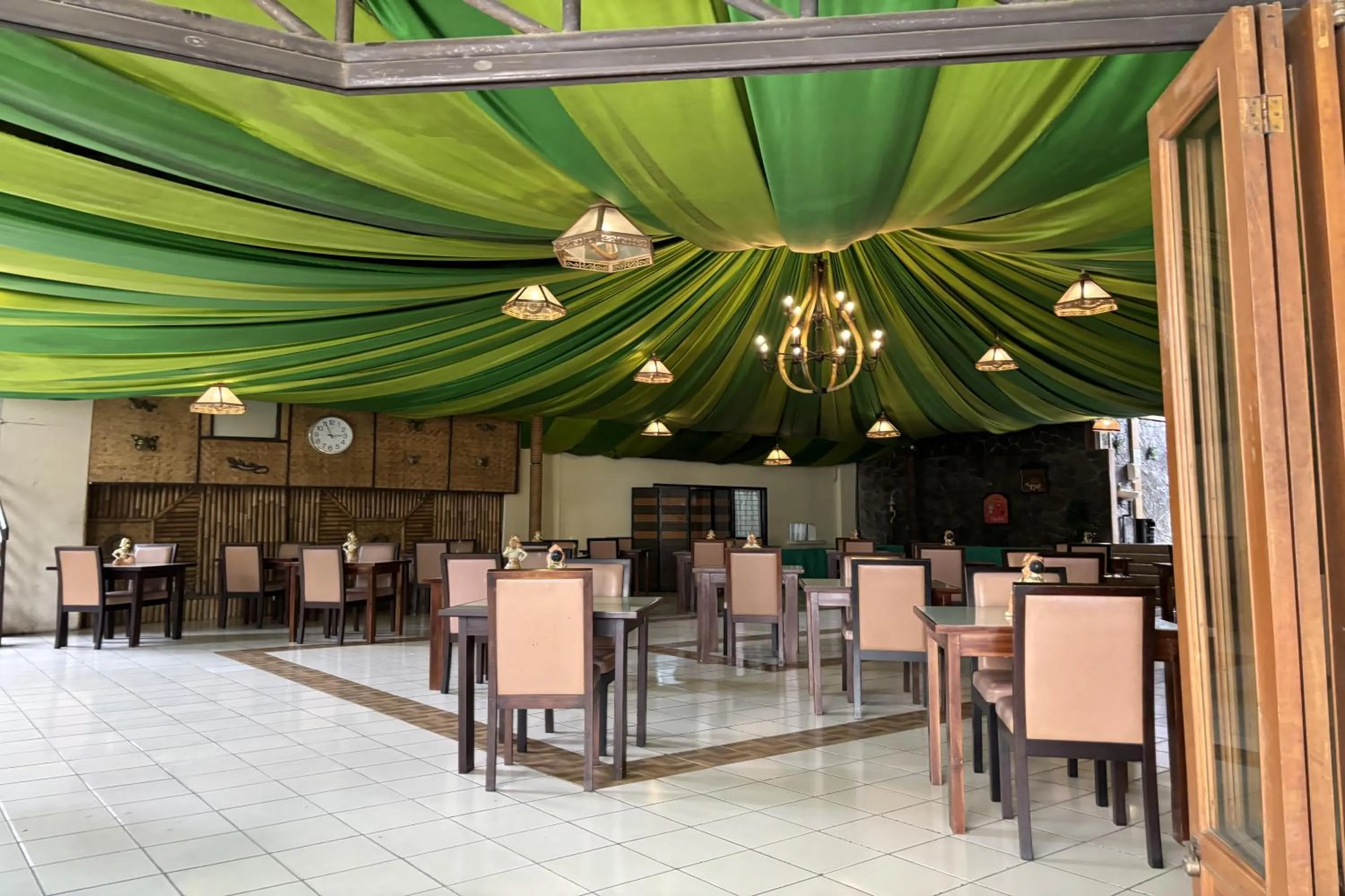 Restaurant/places to eat in Hotel Pesona Bamboe Lembang