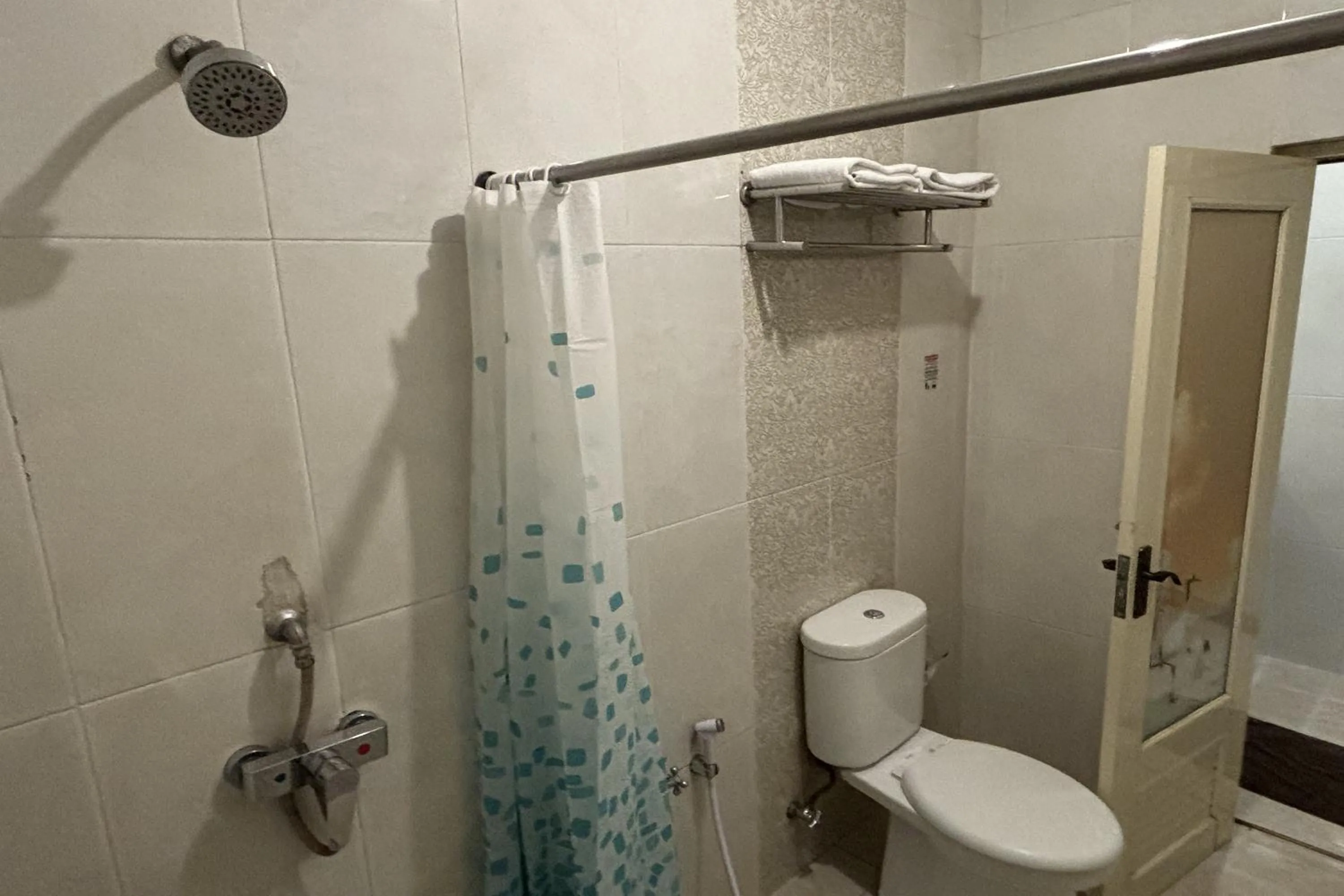 Shower in Hotel Pesona Bamboe Lembang