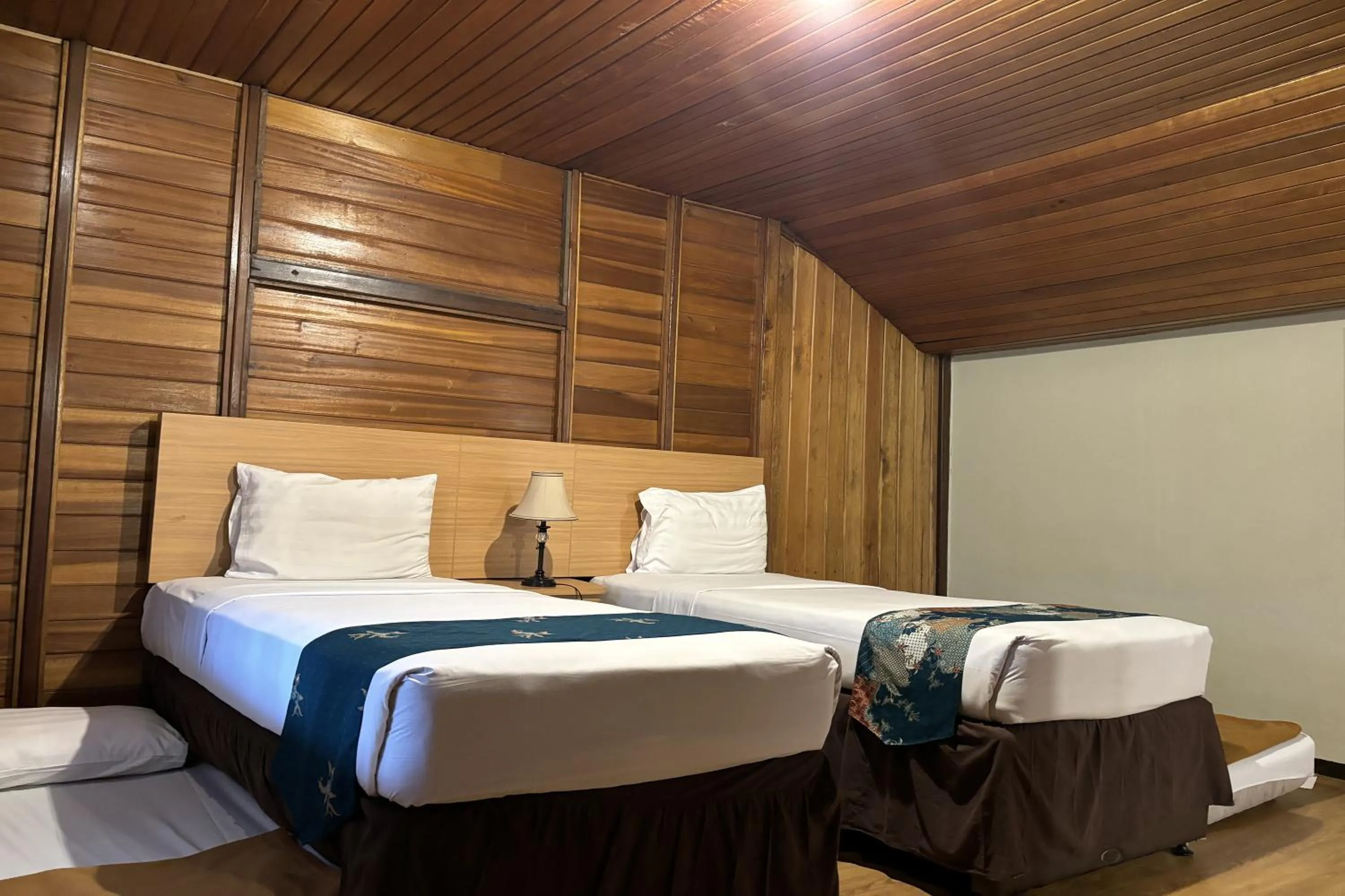 Bed in Hotel Pesona Bamboe Lembang