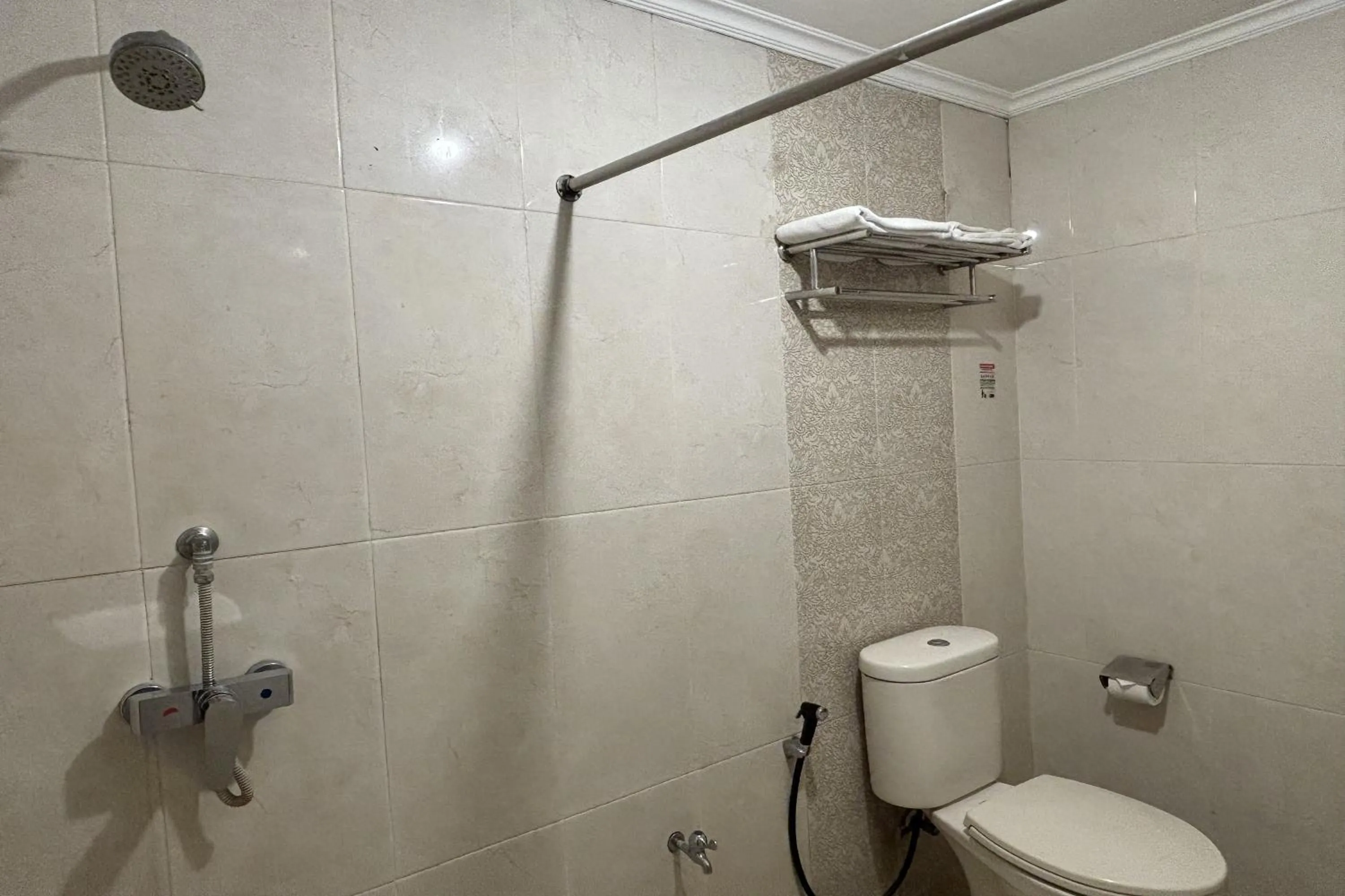 Shower in Hotel Pesona Bamboe Lembang