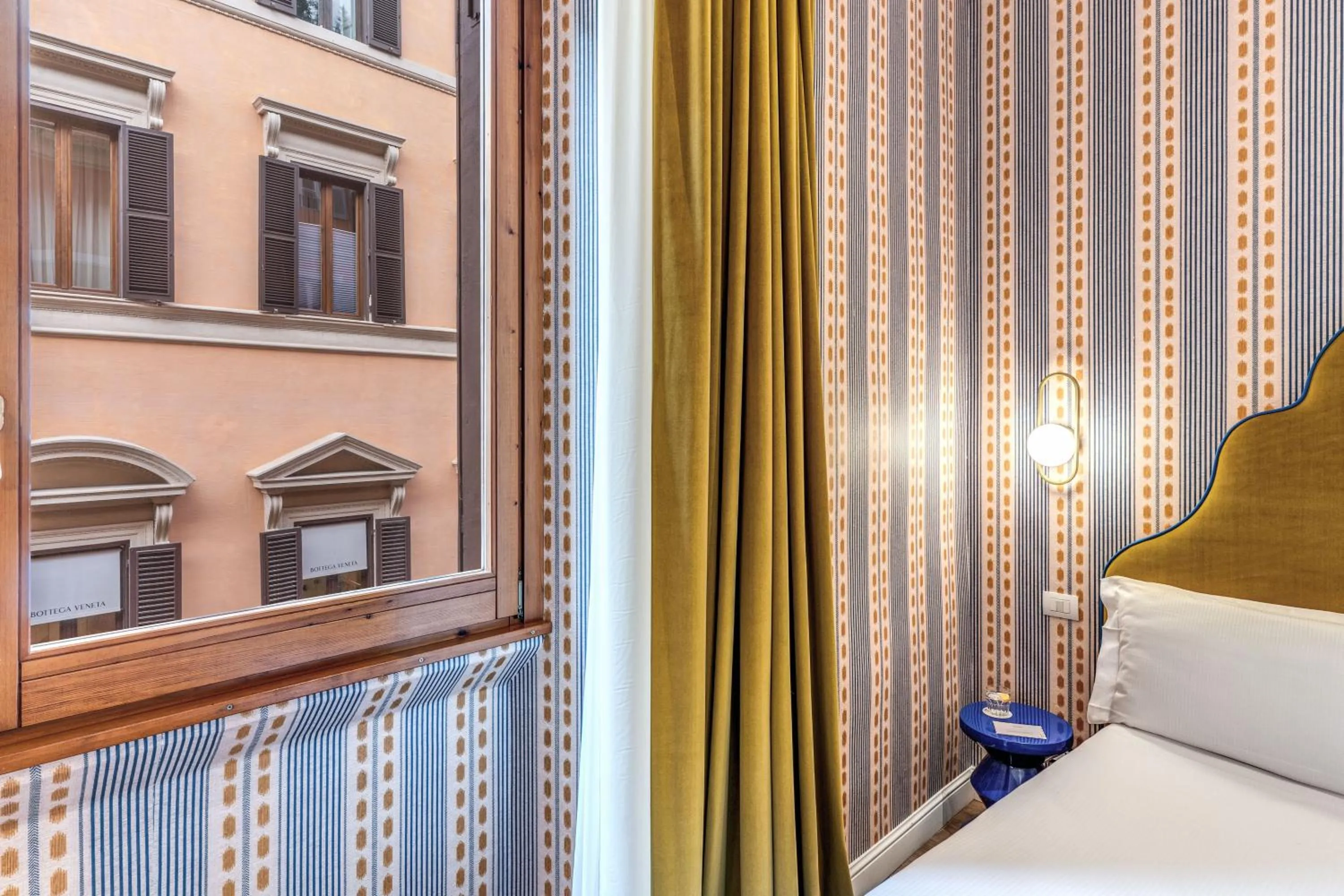 Bed in Townhouse Condotti 29