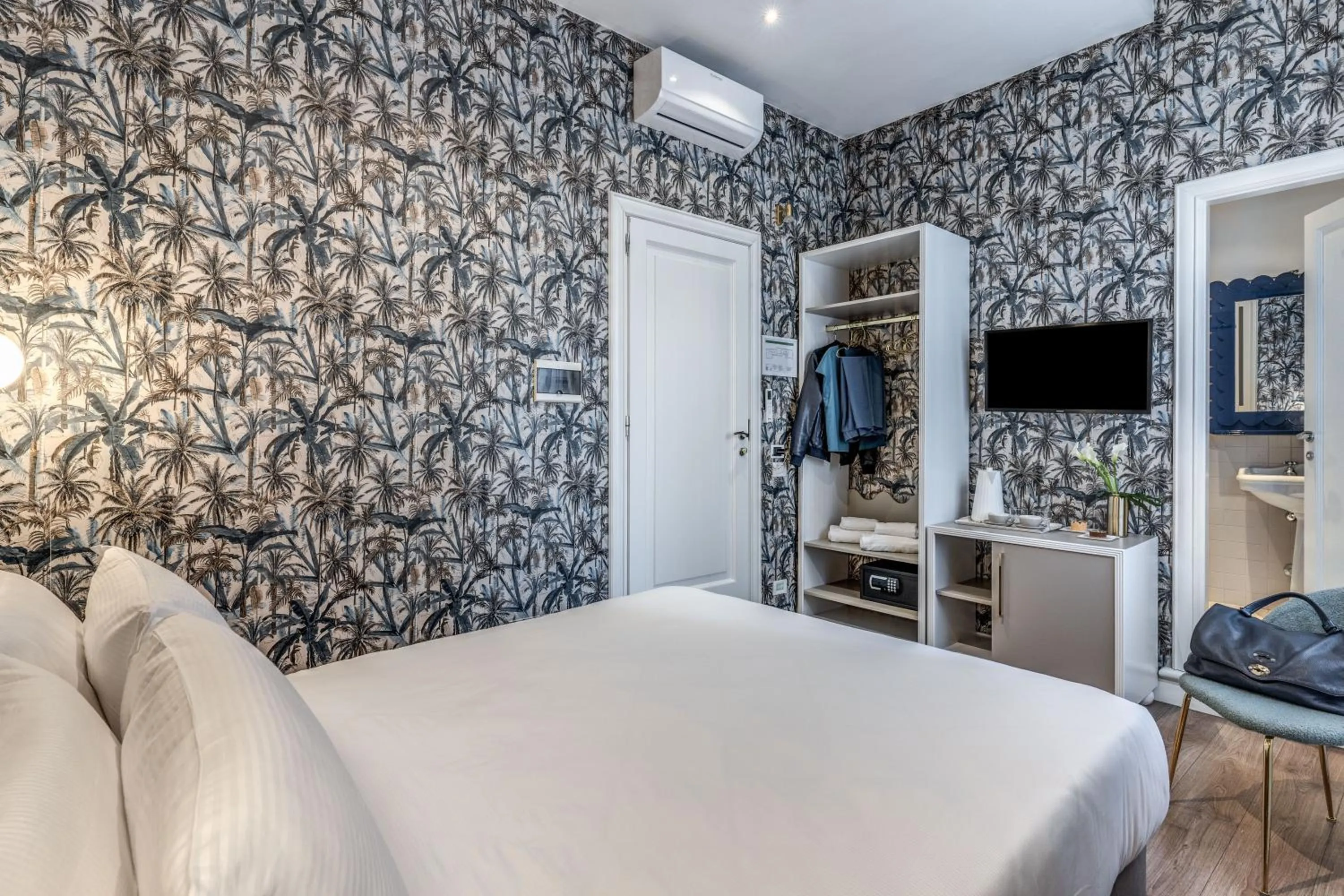 Bed in Townhouse Condotti 29