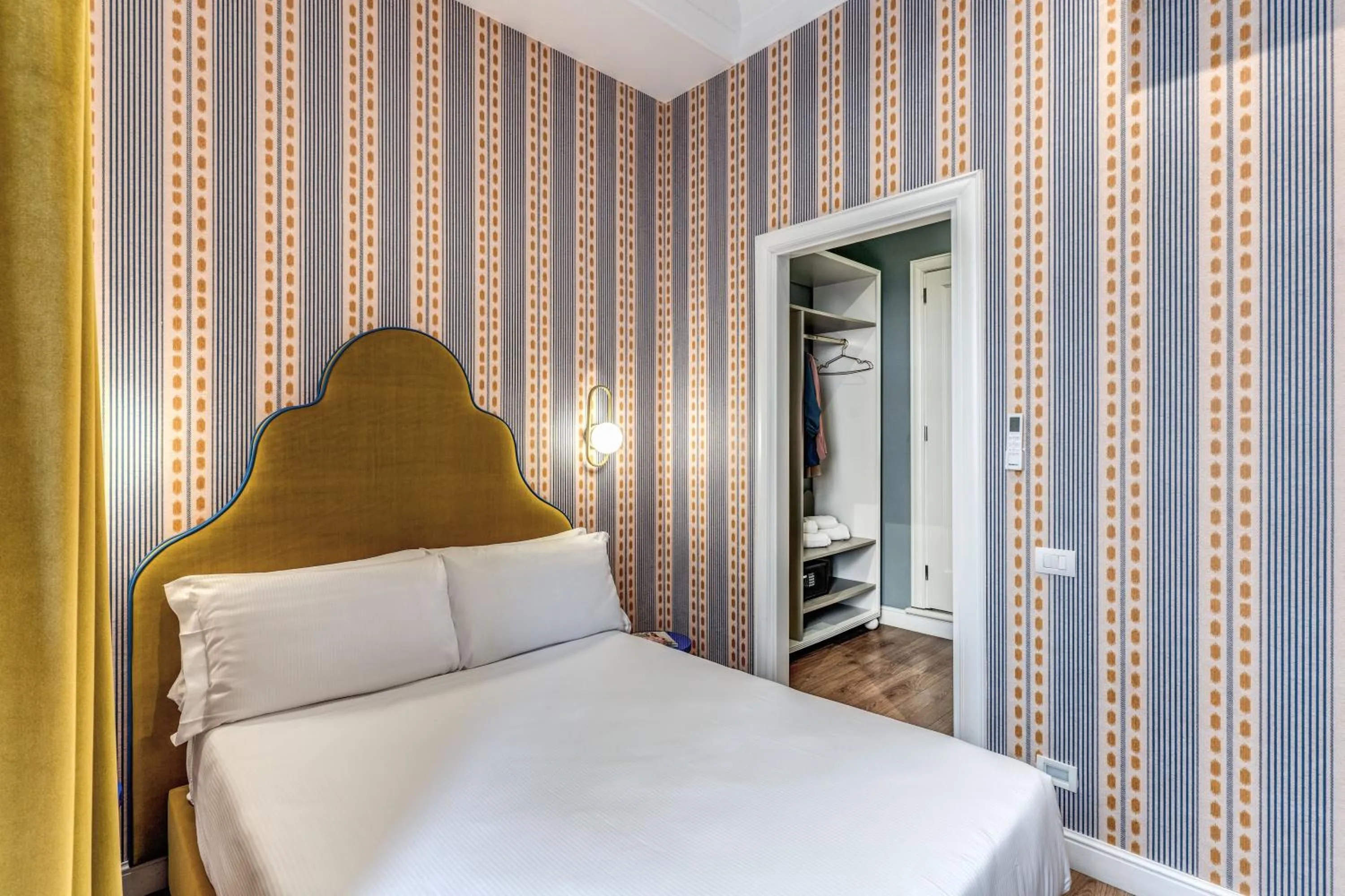 Bed in Townhouse Condotti 29