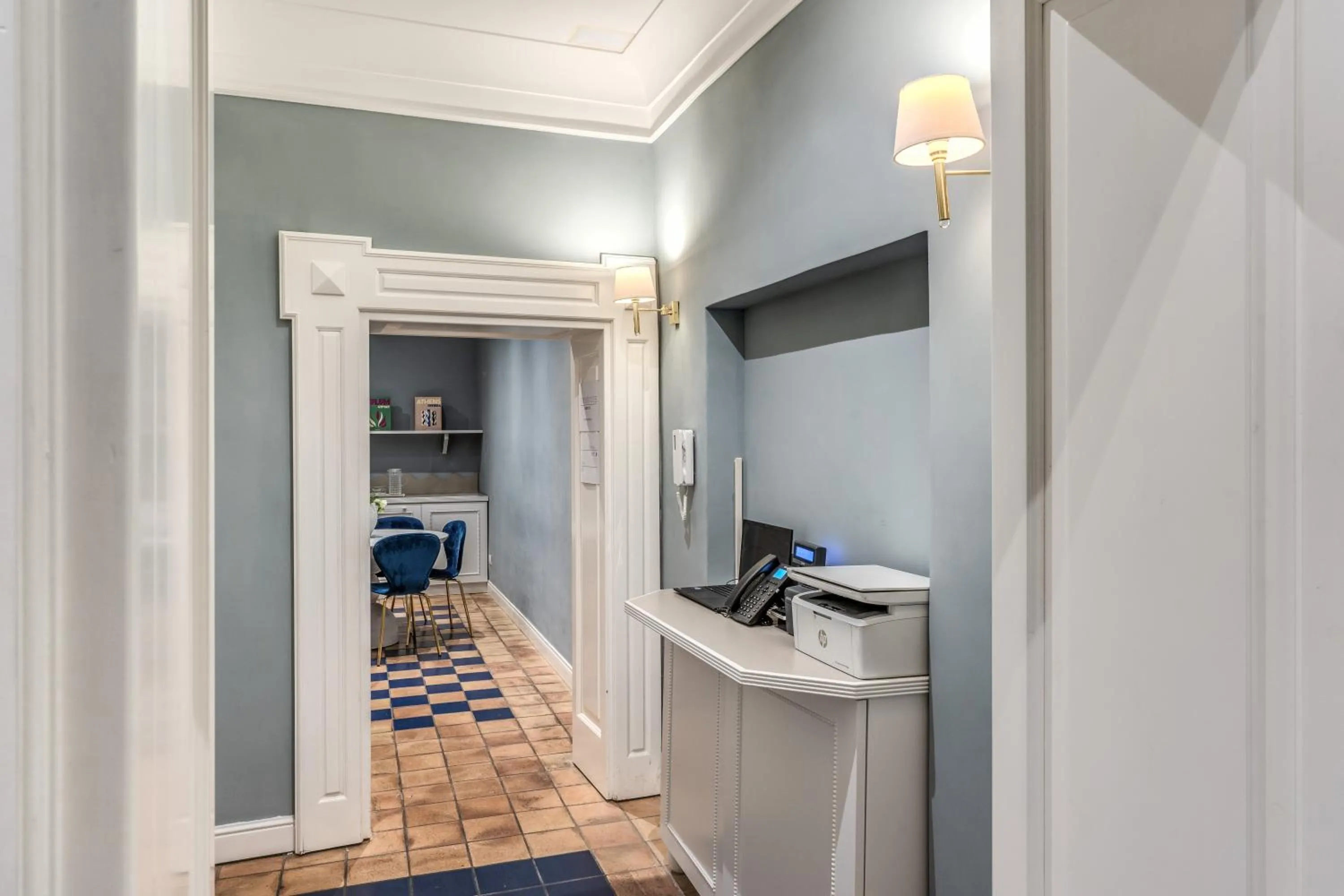 Lobby or reception in Townhouse Condotti 29