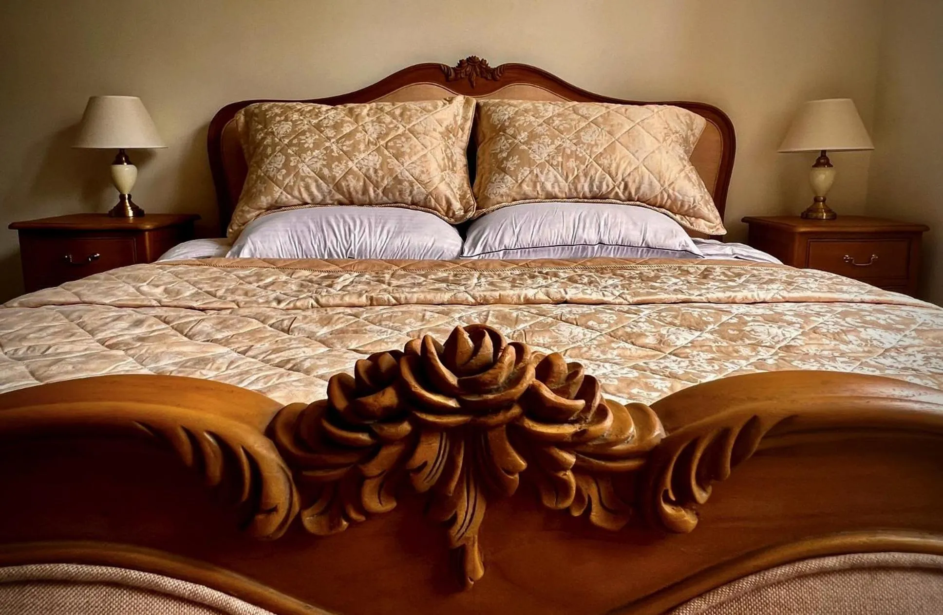 Bedroom, Bed in Willingham House