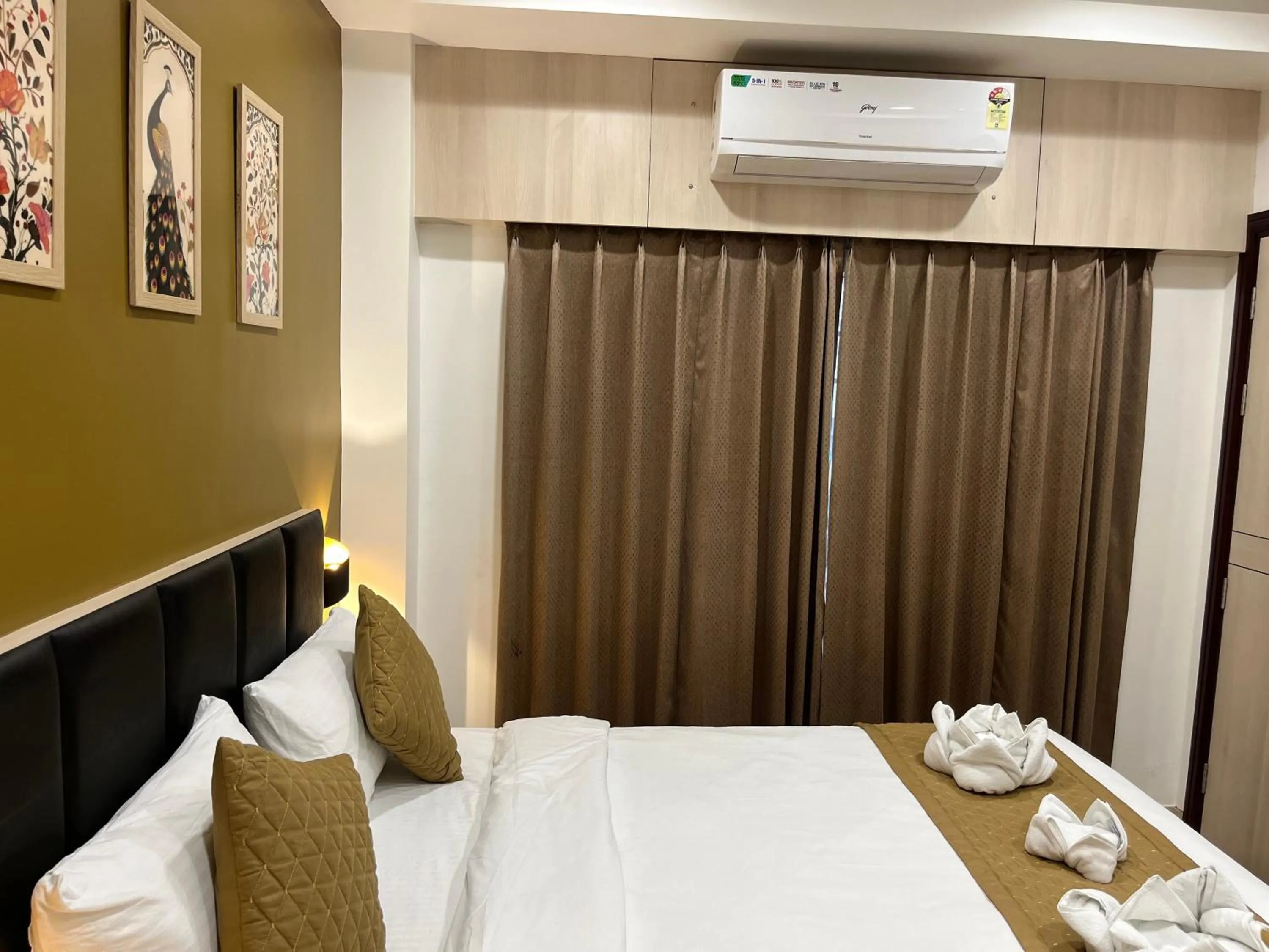 Bed in The Executive Inn