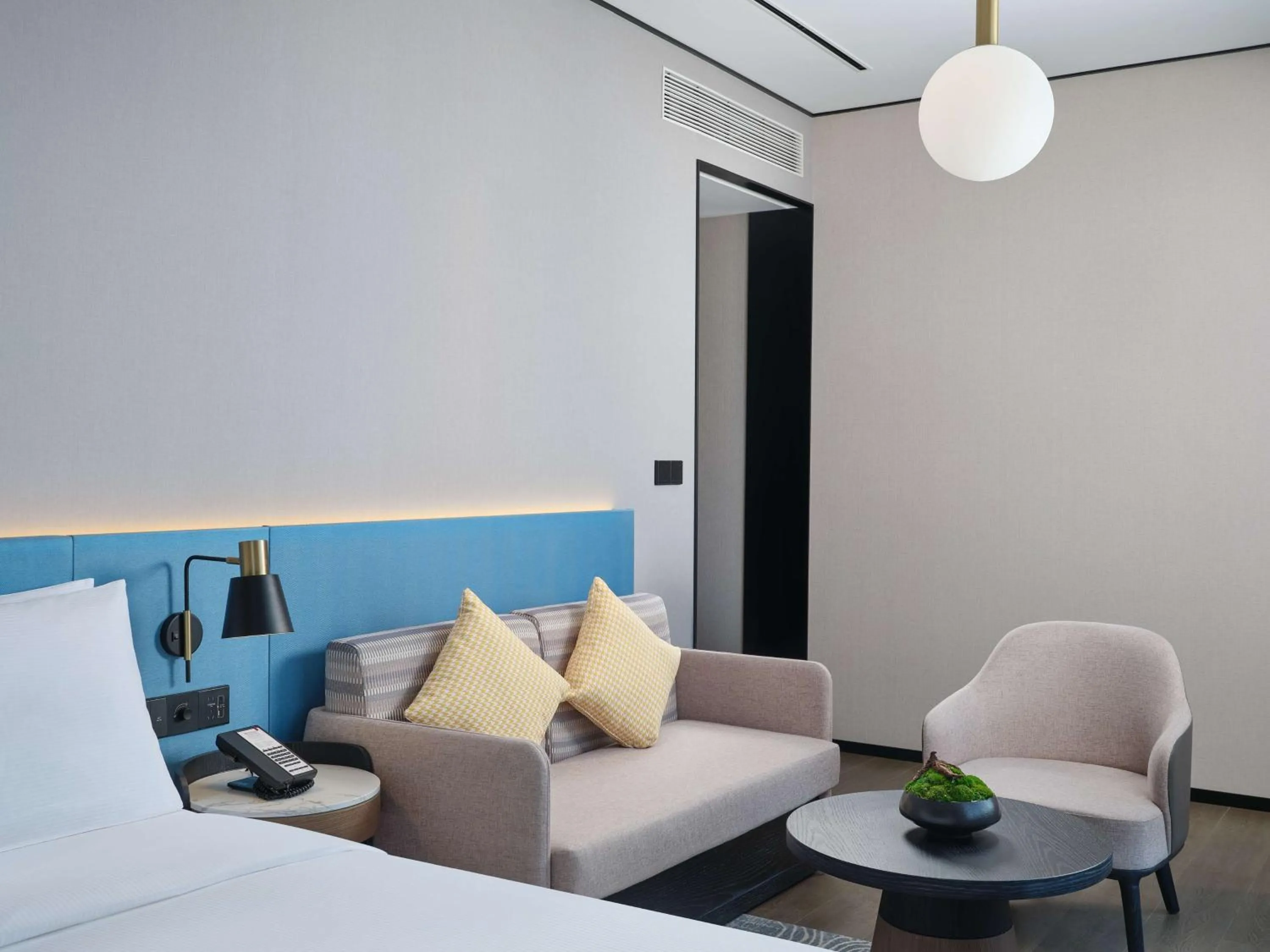 Living room, Bed in Hilton Garden Inn Ji'Nan High-Tech Zone