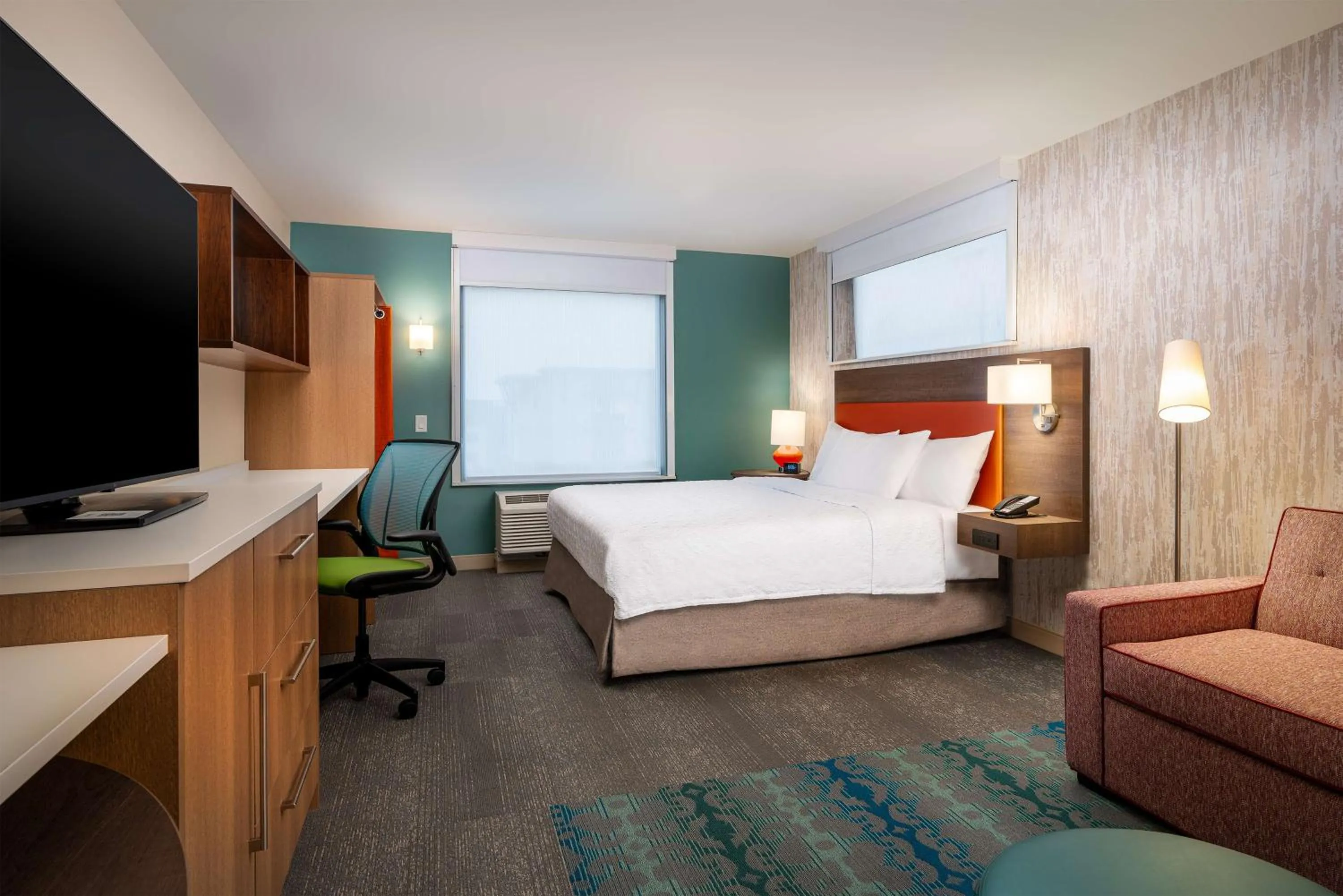 Living room, Bed in Home2 Suites by Hilton Bozeman Midtown