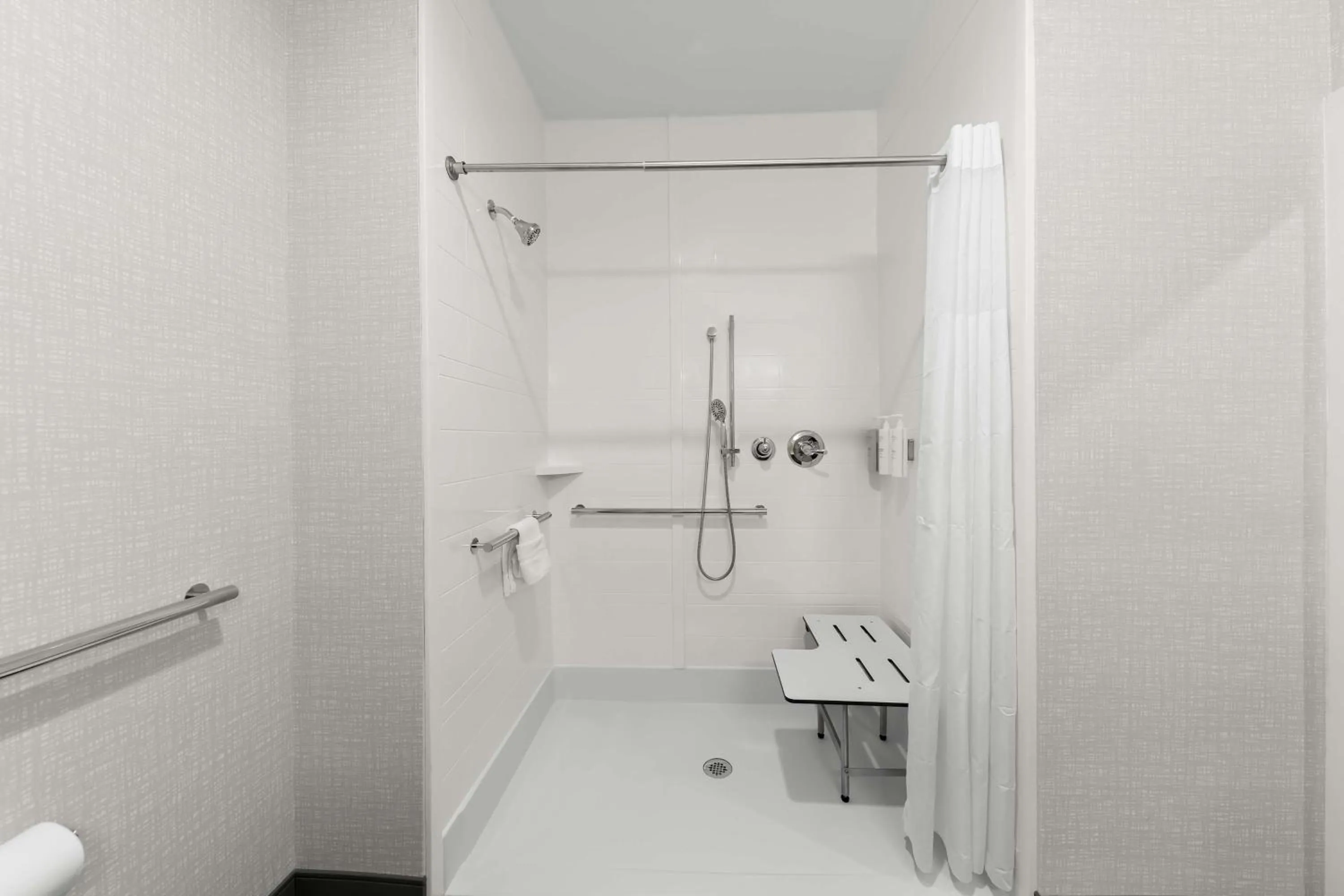 Bathroom in Hampton Inn & Suites Sherman