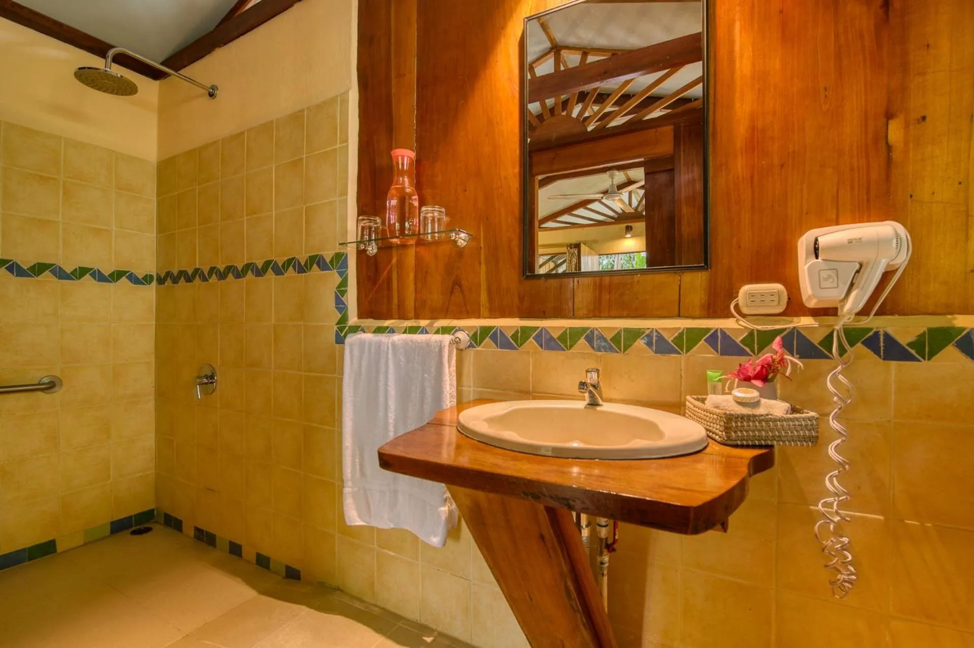Bathroom in Hotel Shawandha Costa Rica